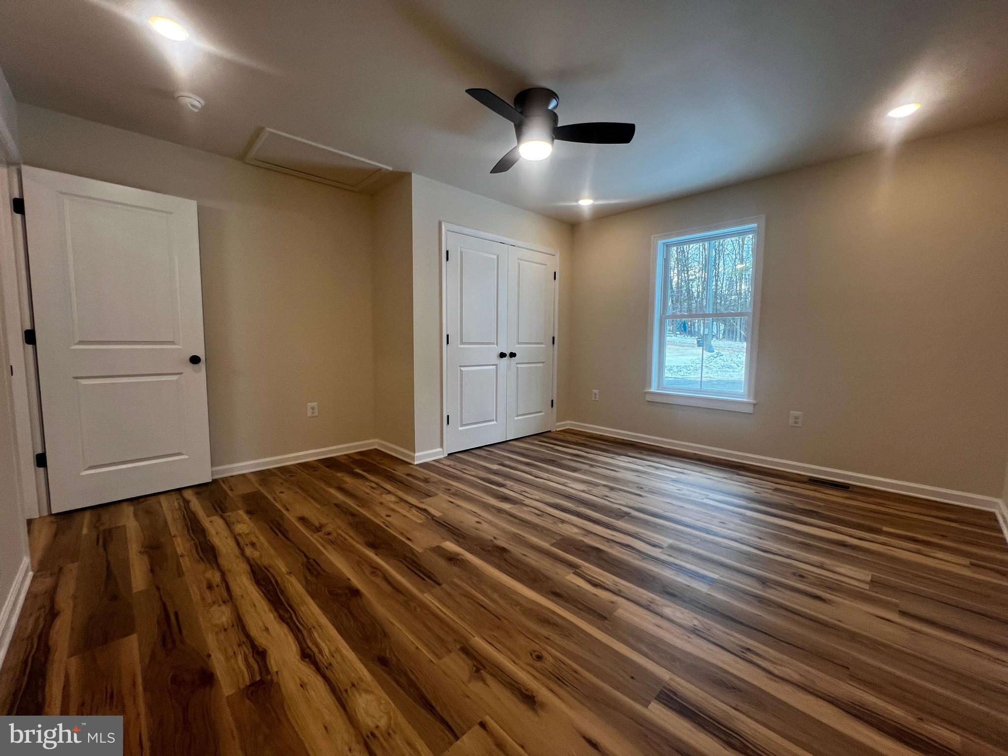 COLONIAL VILLAGE - Residential