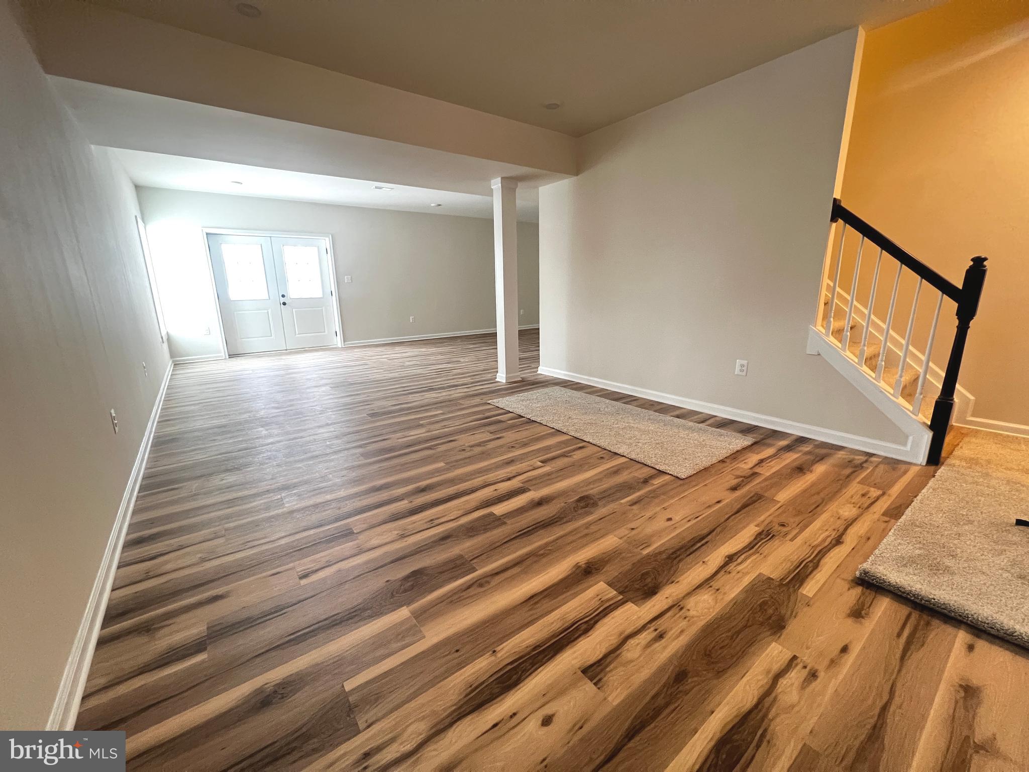 COLONIAL VILLAGE - Residential