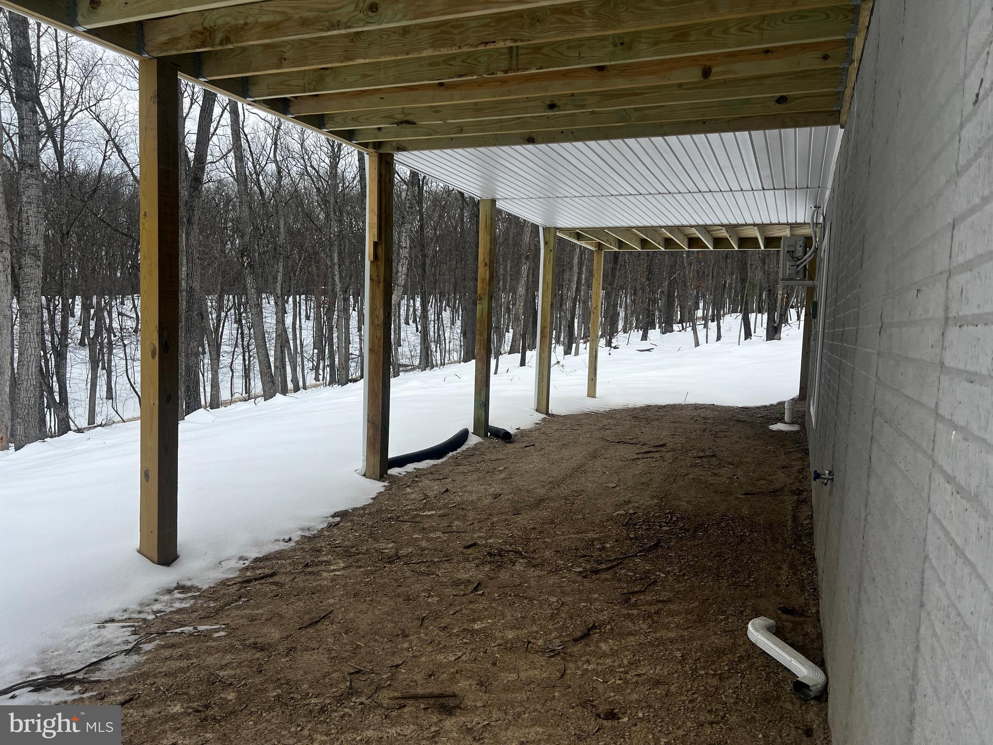 COLONIAL VILLAGE - Residential