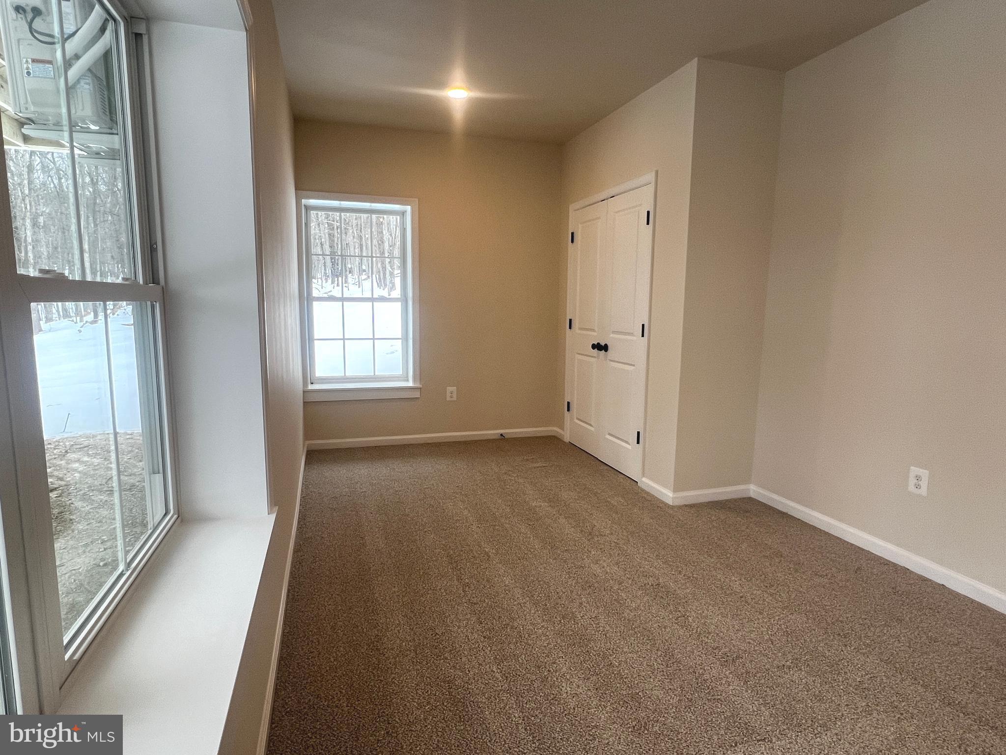 COLONIAL VILLAGE - Residential