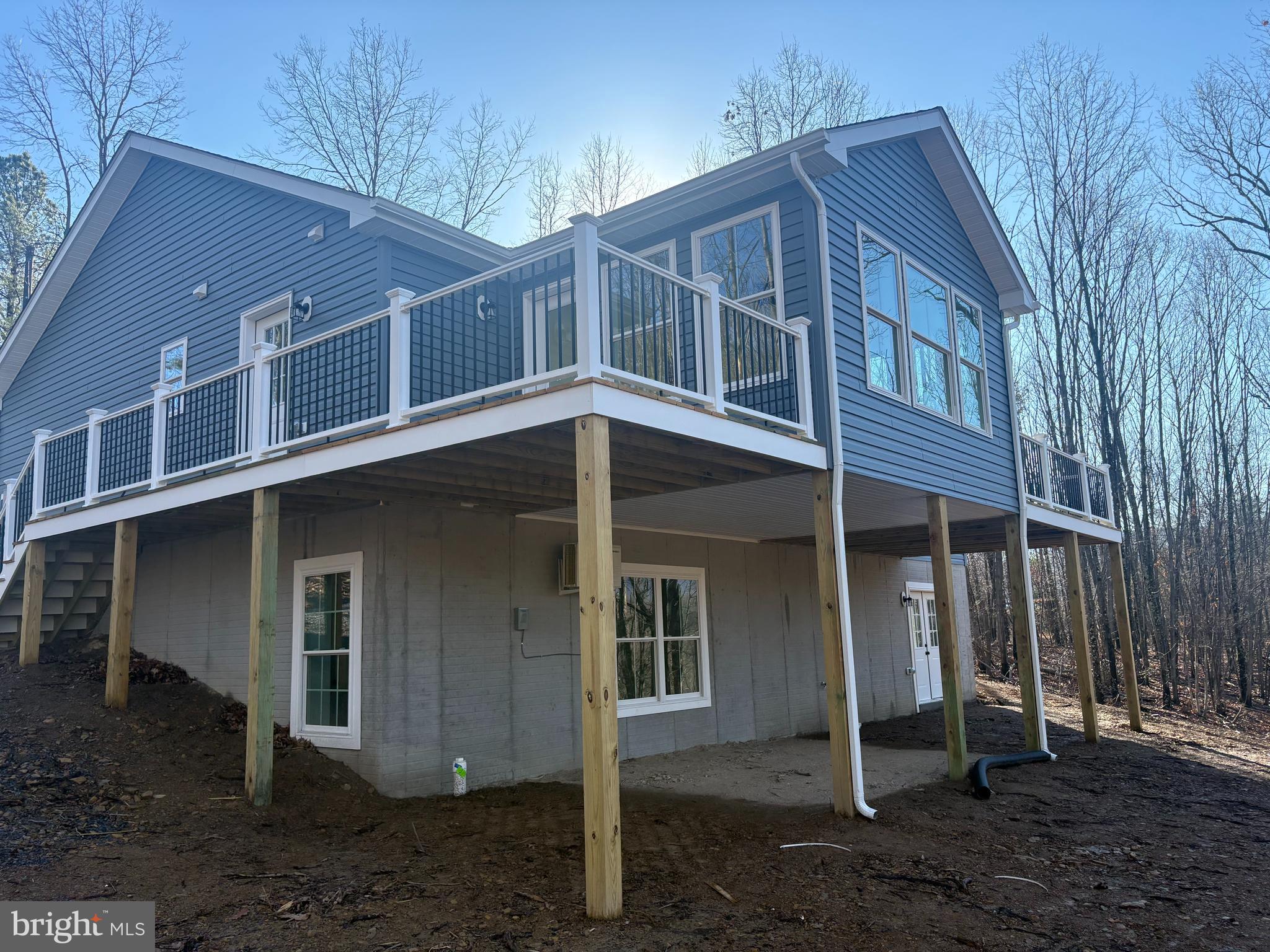 COLONIAL VILLAGE - Residential