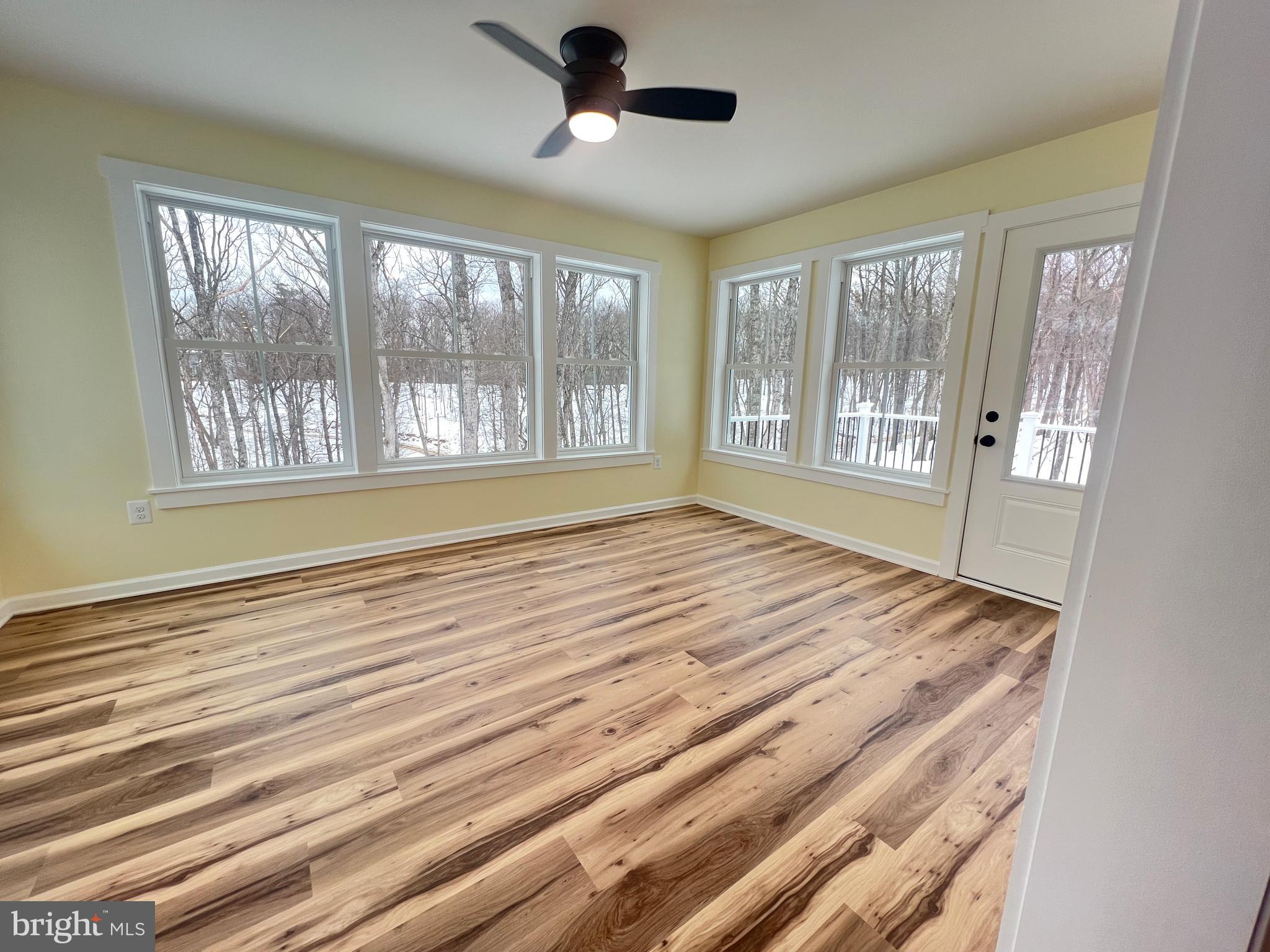 COLONIAL VILLAGE - Residential