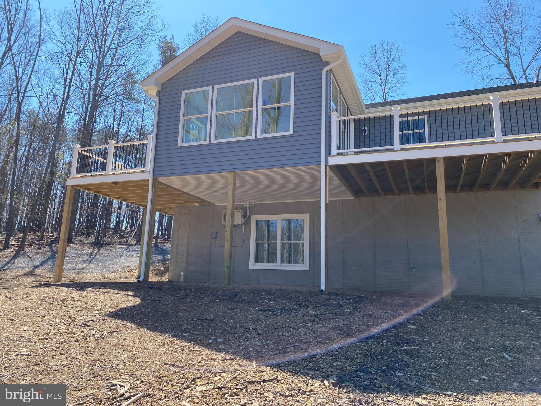 COLONIAL VILLAGE - Residential