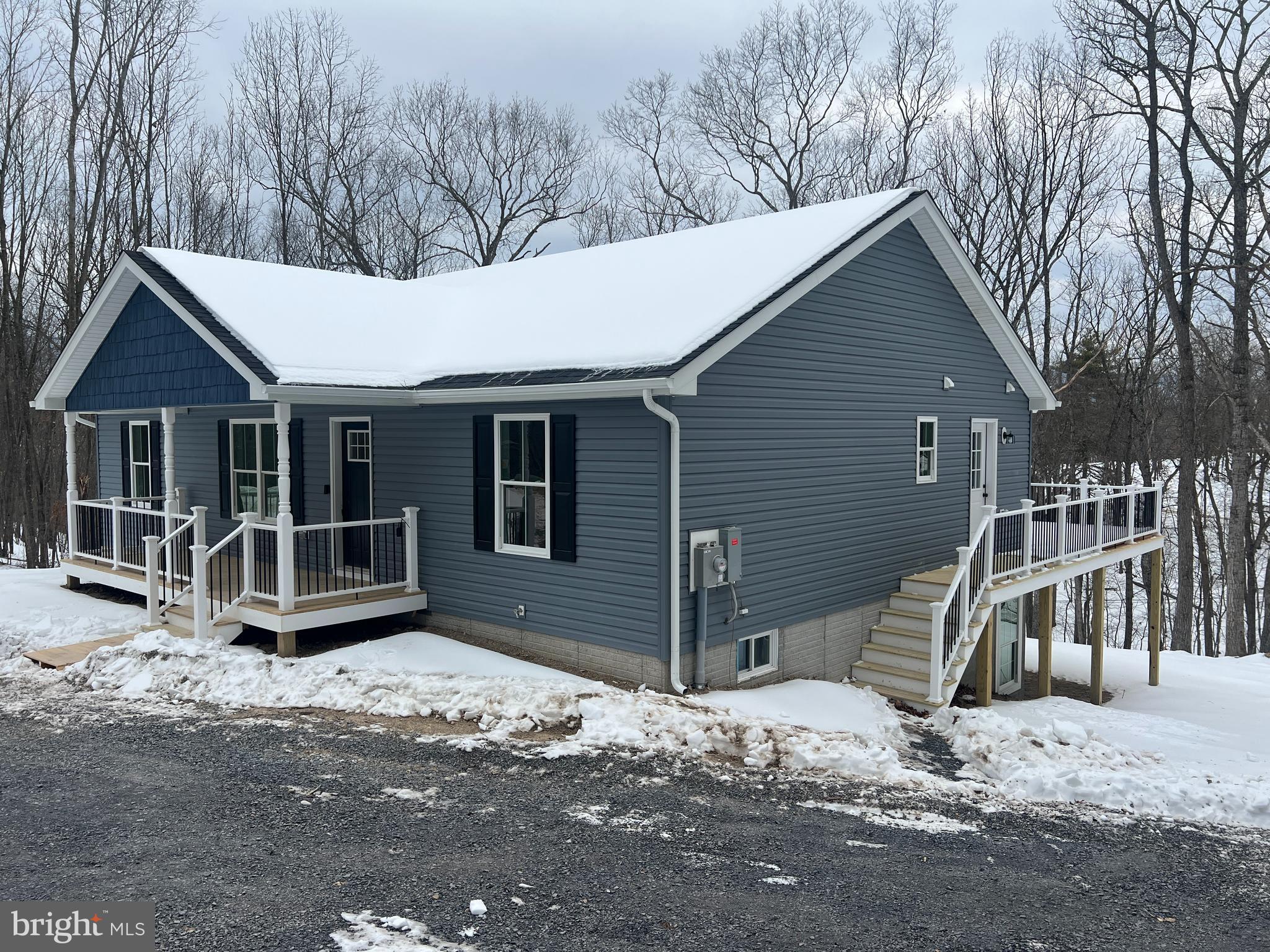 COLONIAL VILLAGE - Residential