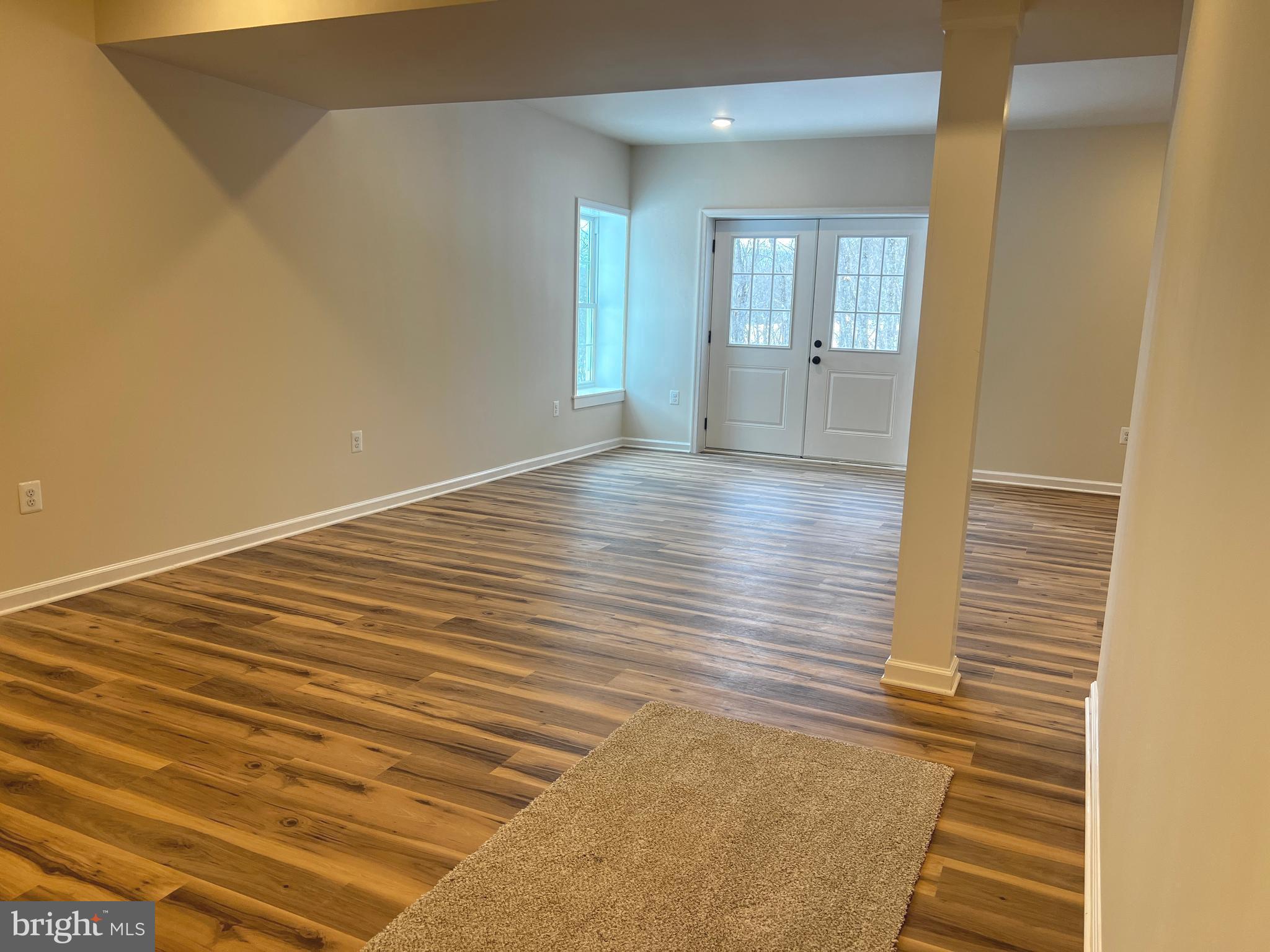 COLONIAL VILLAGE - Residential