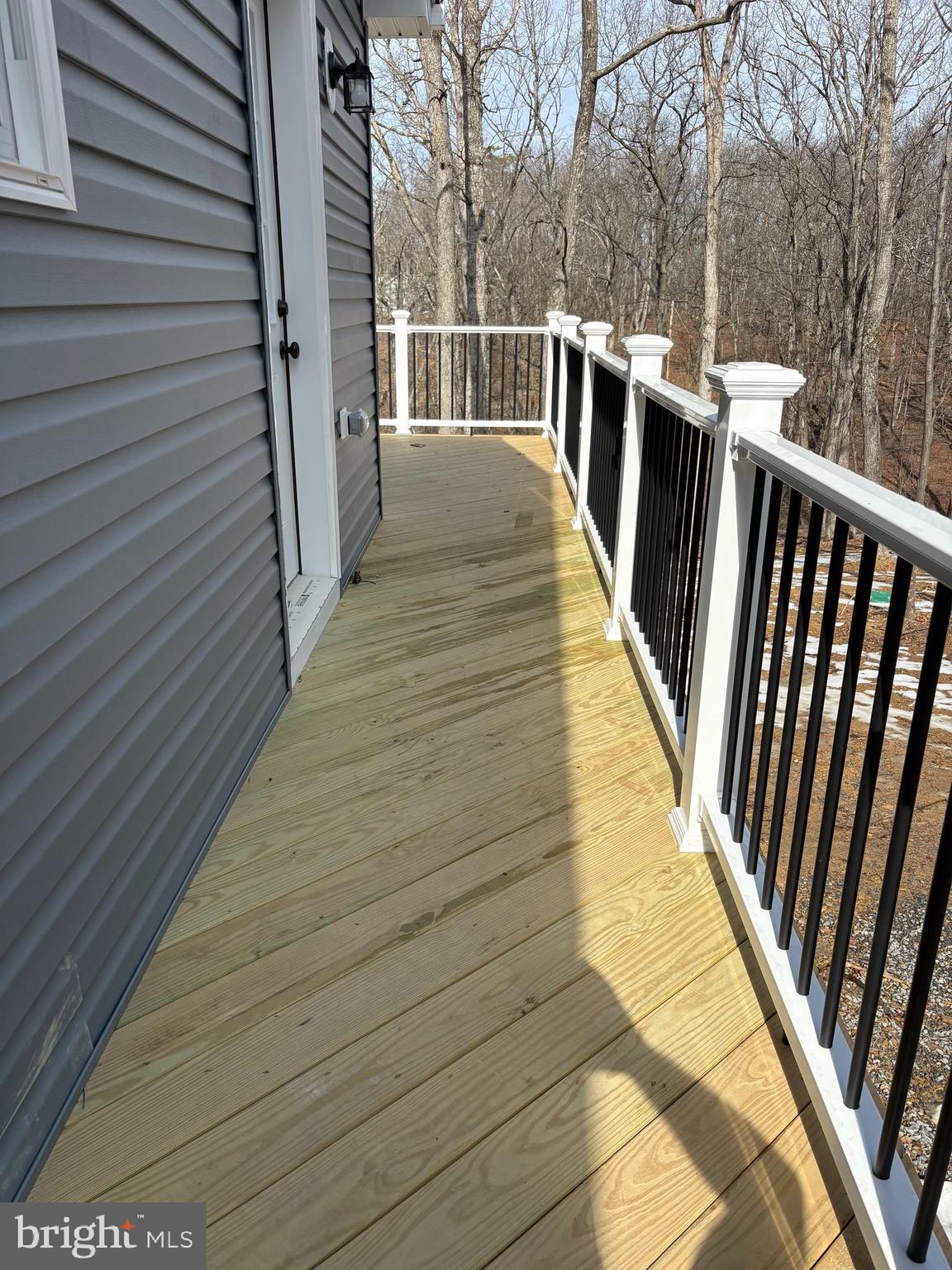 COLONIAL VILLAGE - Residential