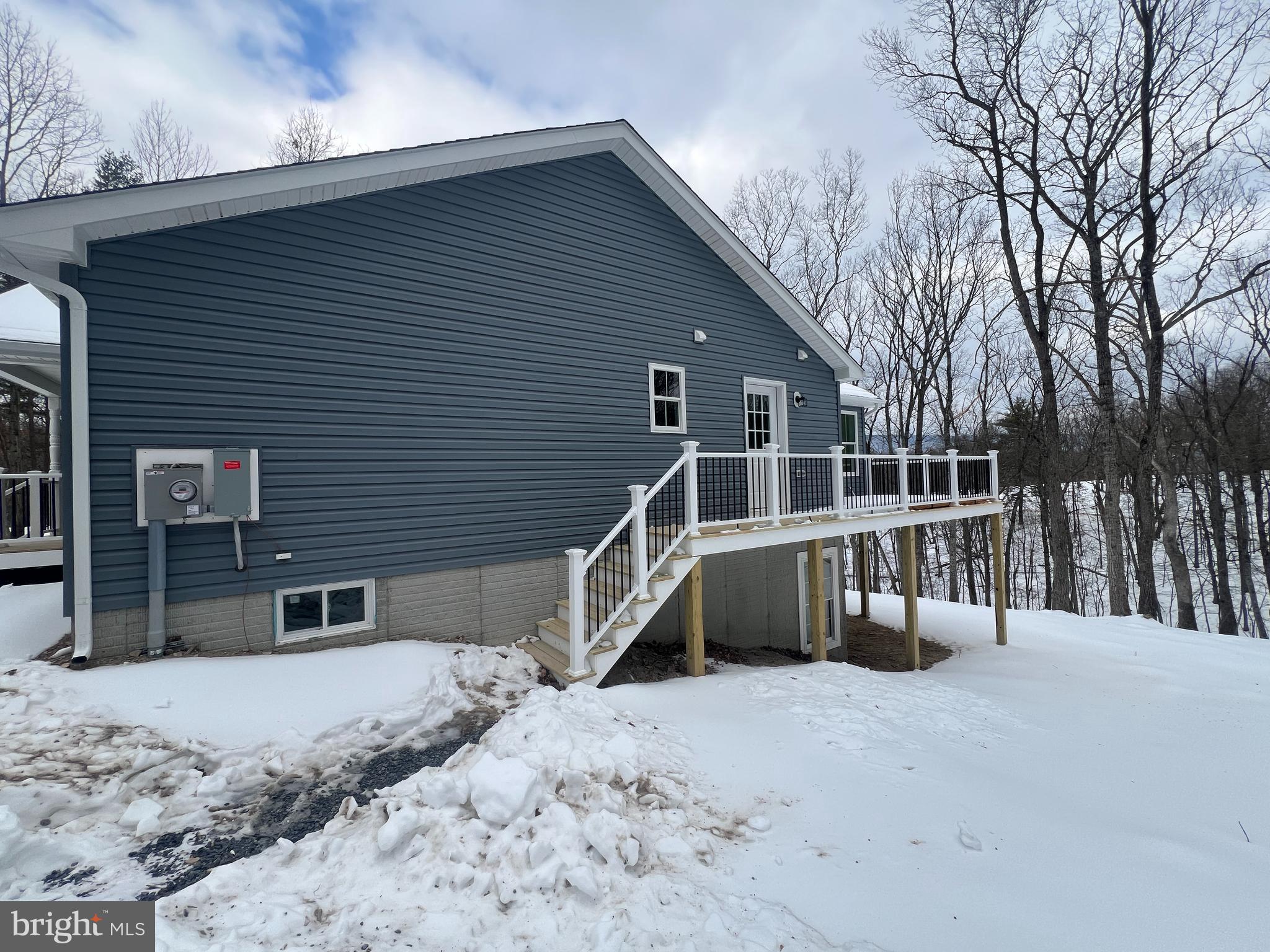 COLONIAL VILLAGE - Residential