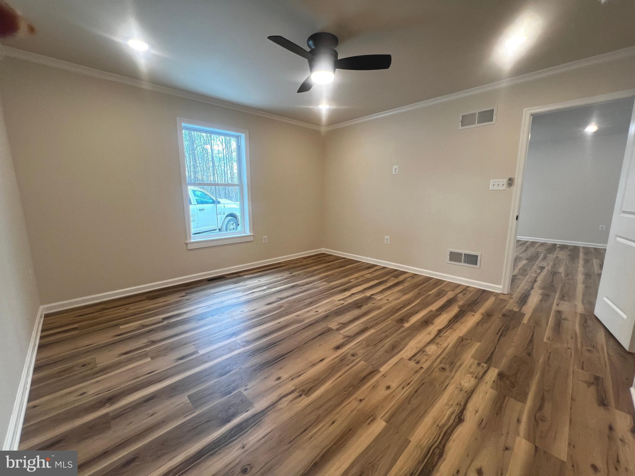 COLONIAL VILLAGE - Residential