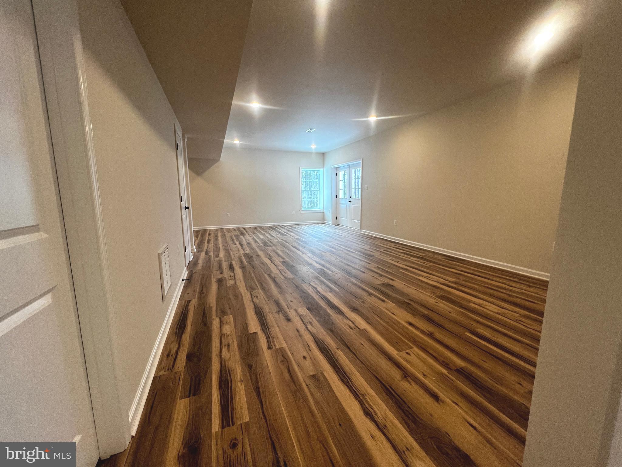 COLONIAL VILLAGE - Residential