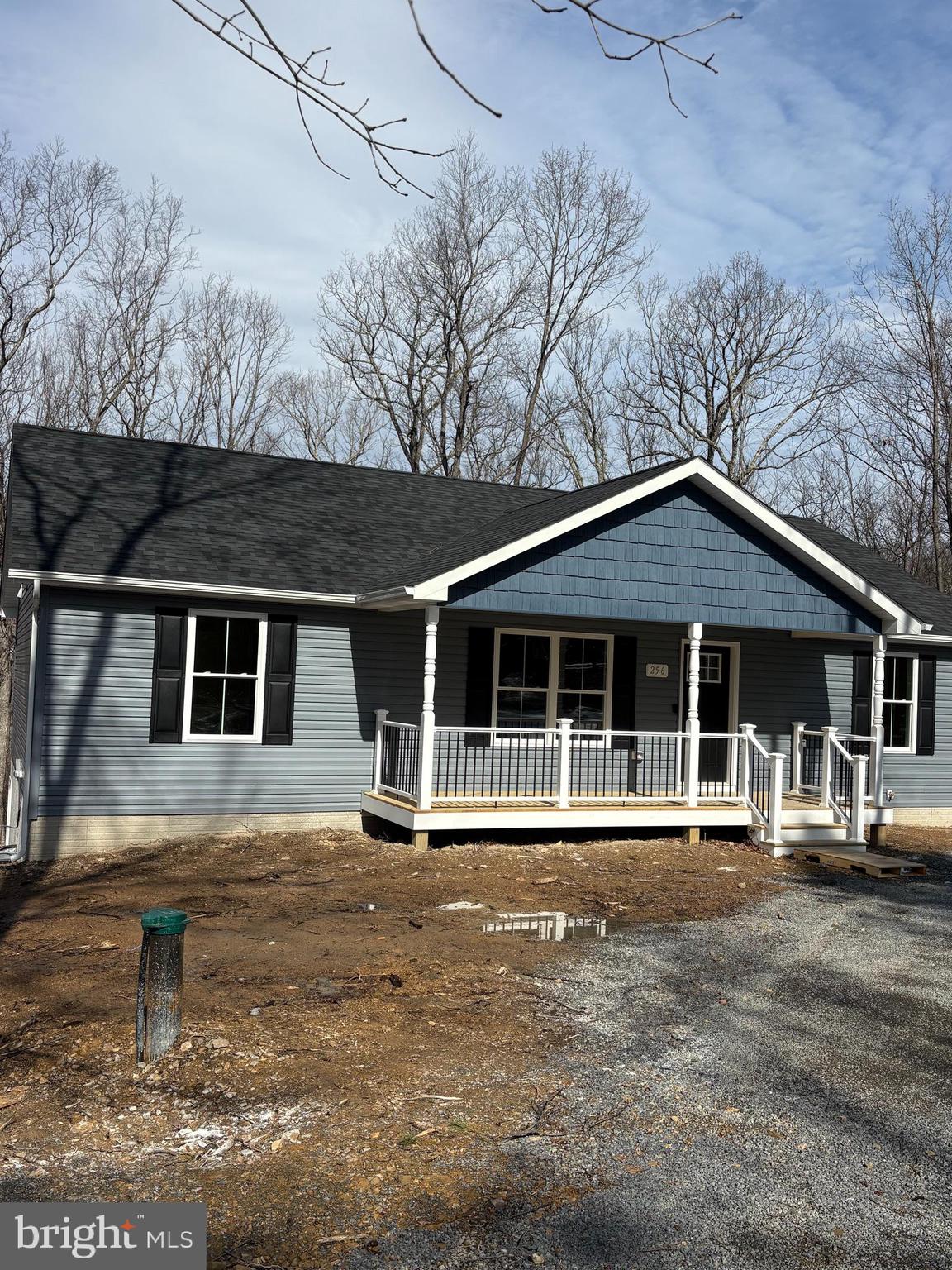 COLONIAL VILLAGE - Residential