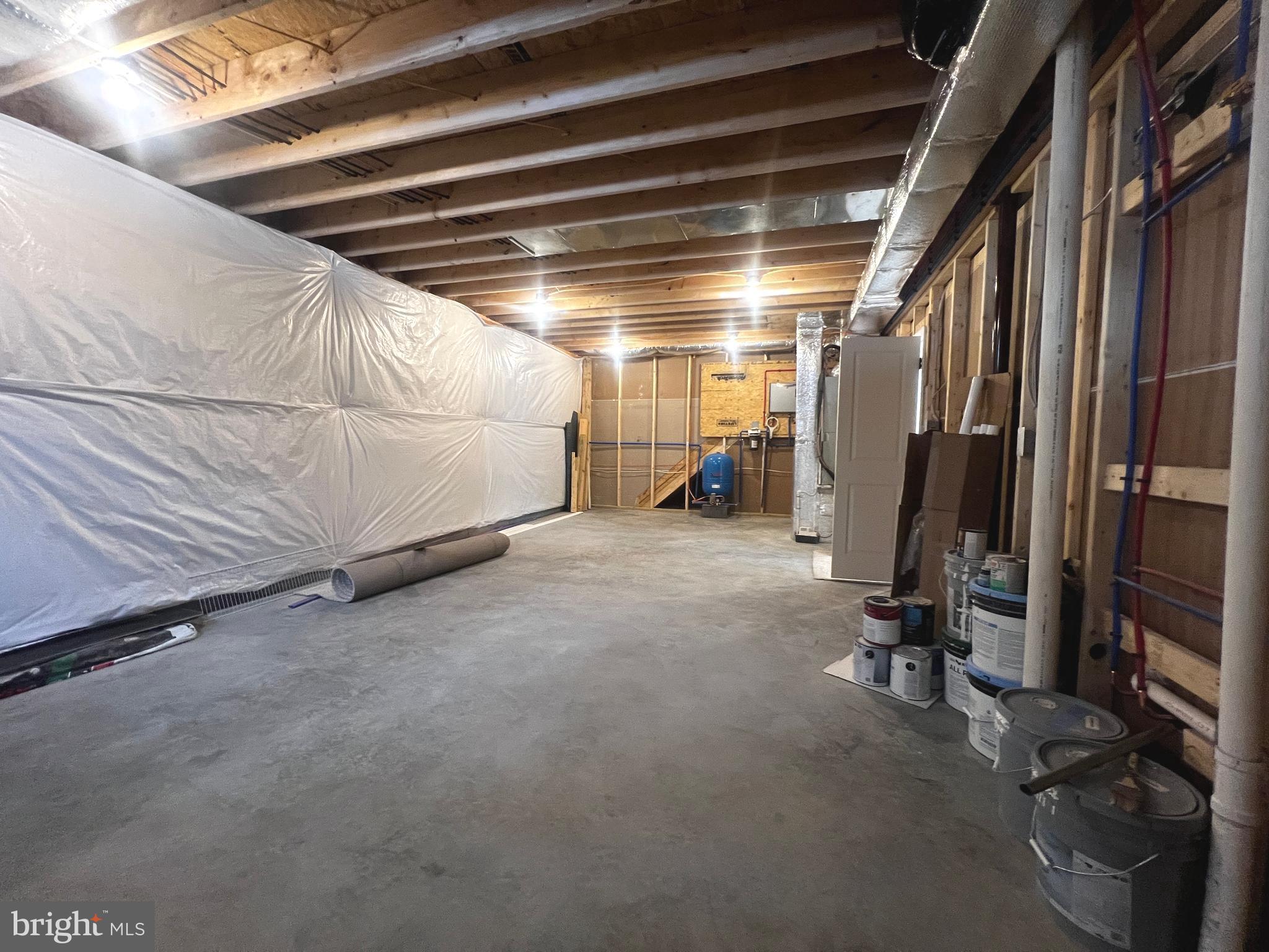 COLONIAL VILLAGE - Residential