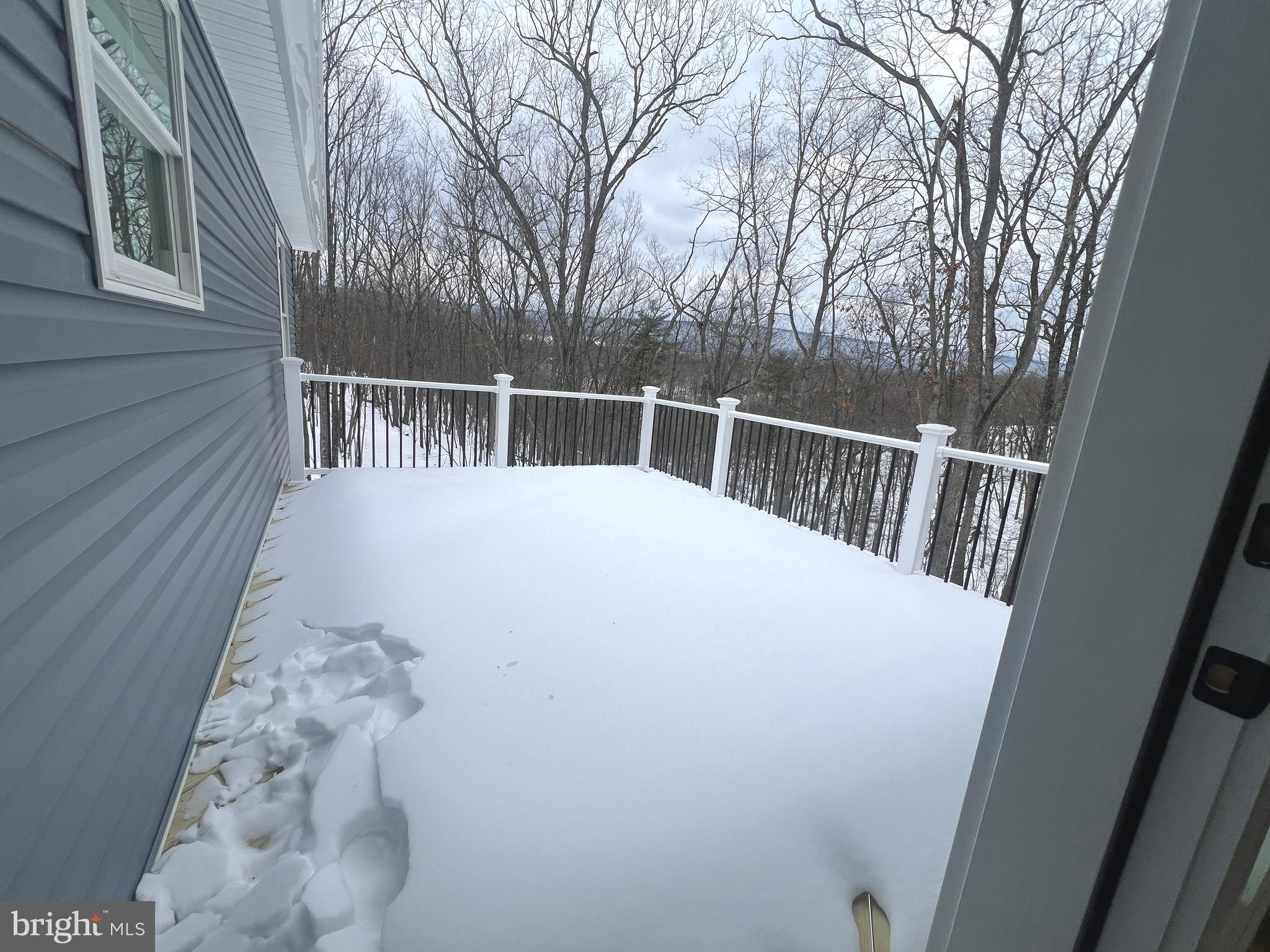 COLONIAL VILLAGE - Residential