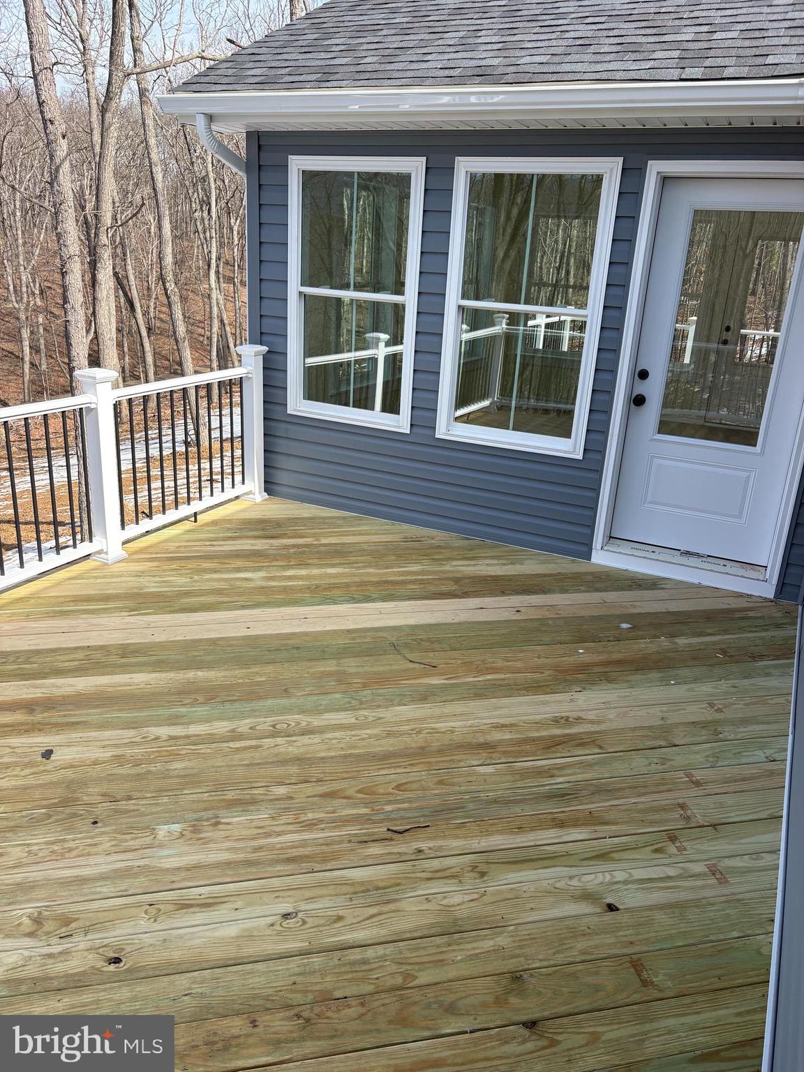 COLONIAL VILLAGE - Residential