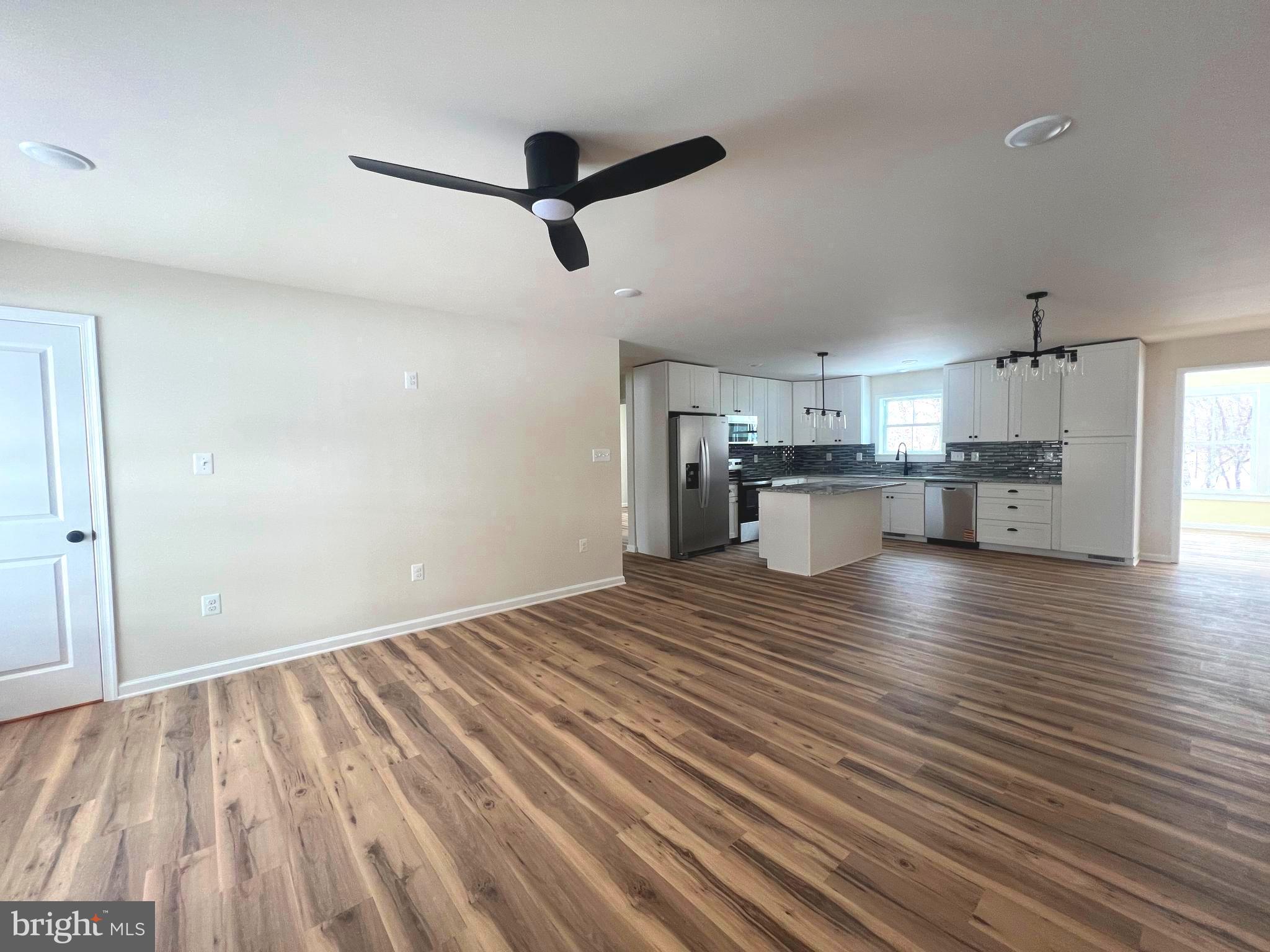 COLONIAL VILLAGE - Residential