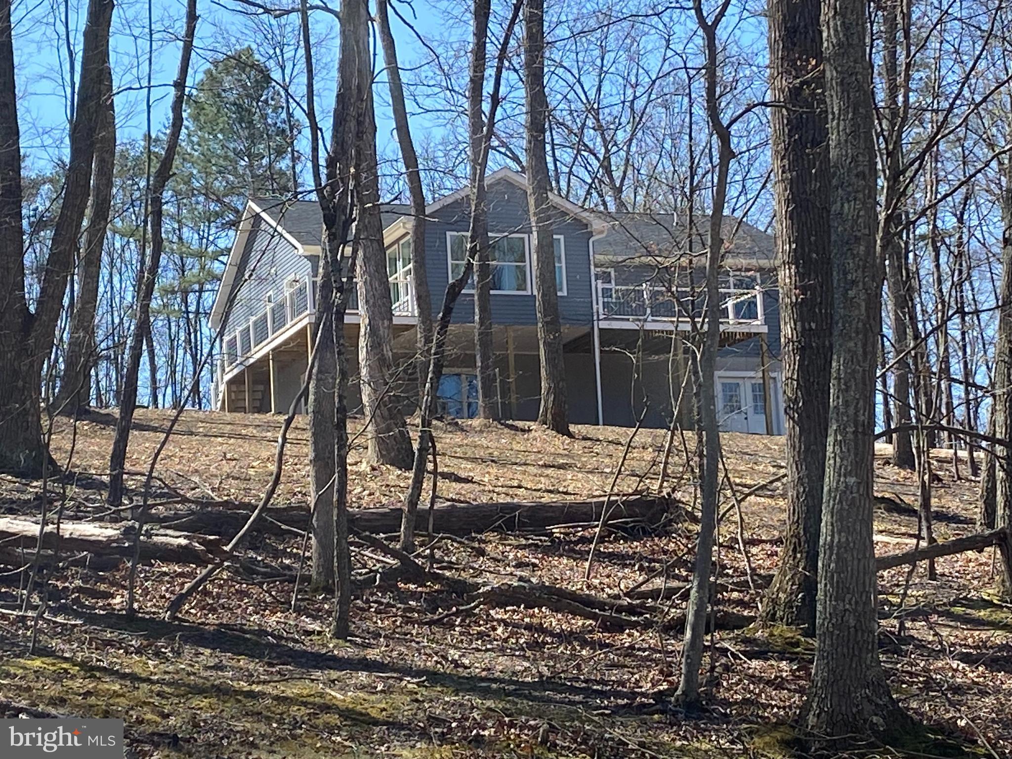 COLONIAL VILLAGE - Residential