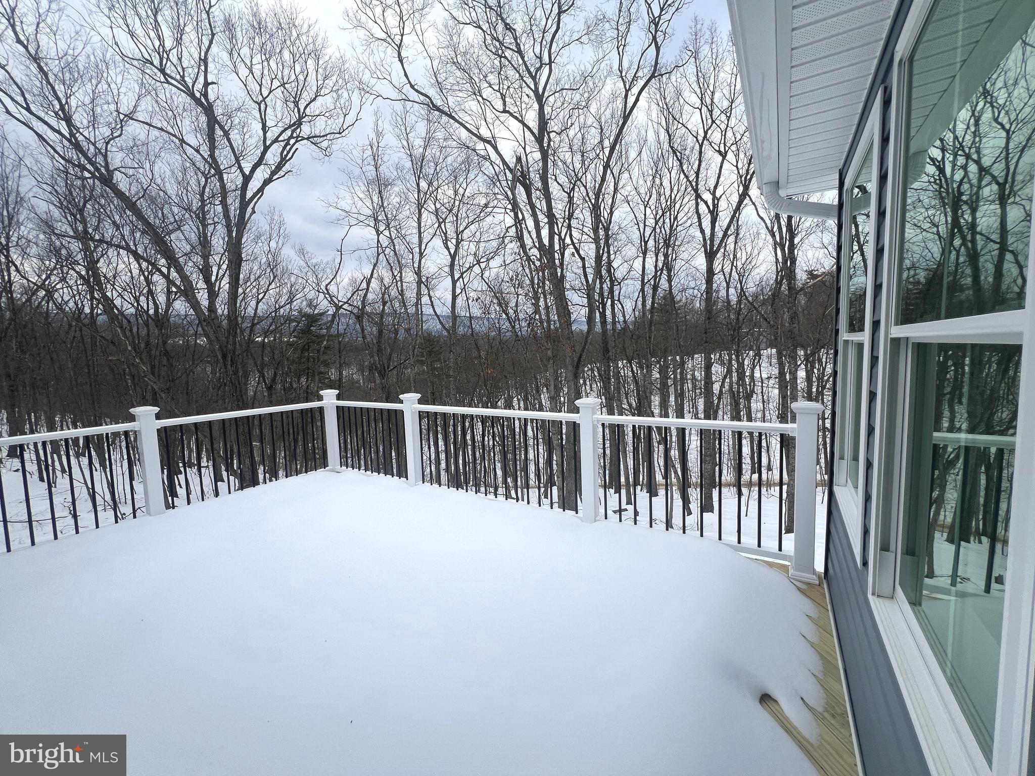 COLONIAL VILLAGE - Residential