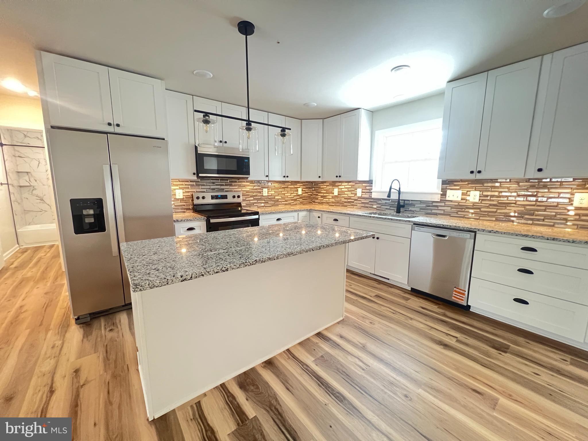 COLONIAL VILLAGE - Residential