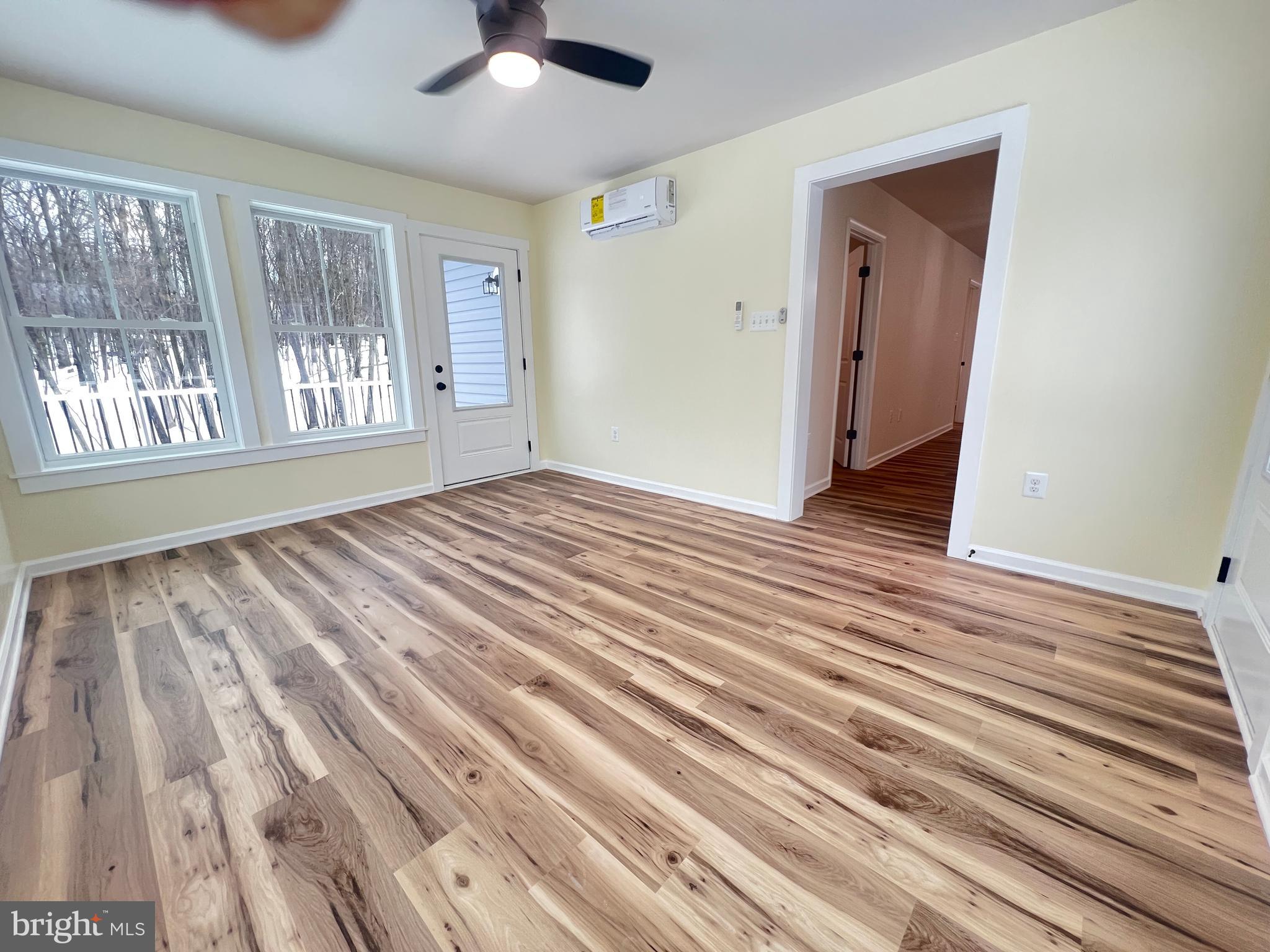 COLONIAL VILLAGE - Residential