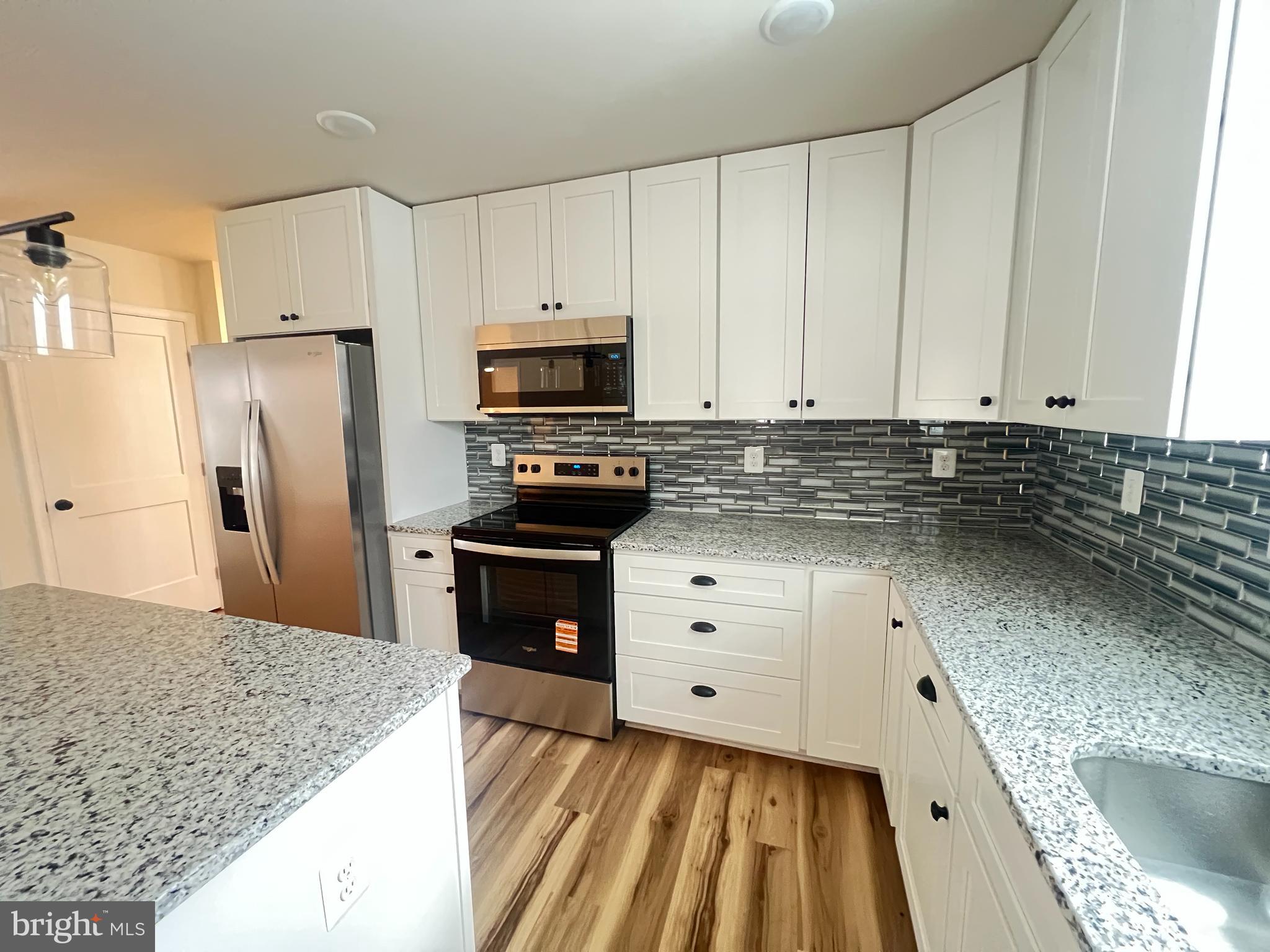 COLONIAL VILLAGE - Residential