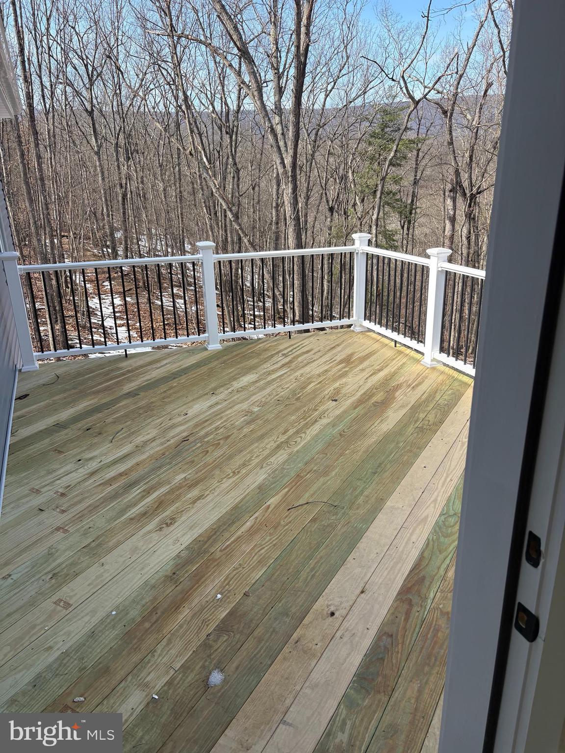 COLONIAL VILLAGE - Residential