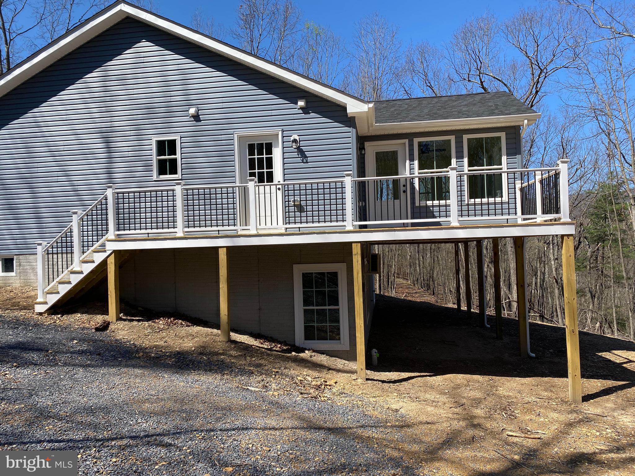 COLONIAL VILLAGE - Residential