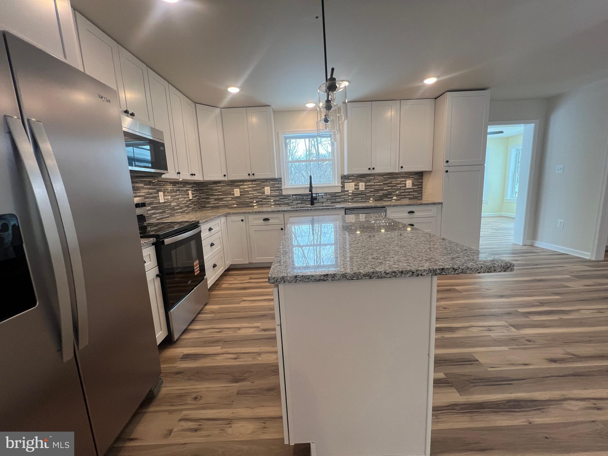 COLONIAL VILLAGE - Residential