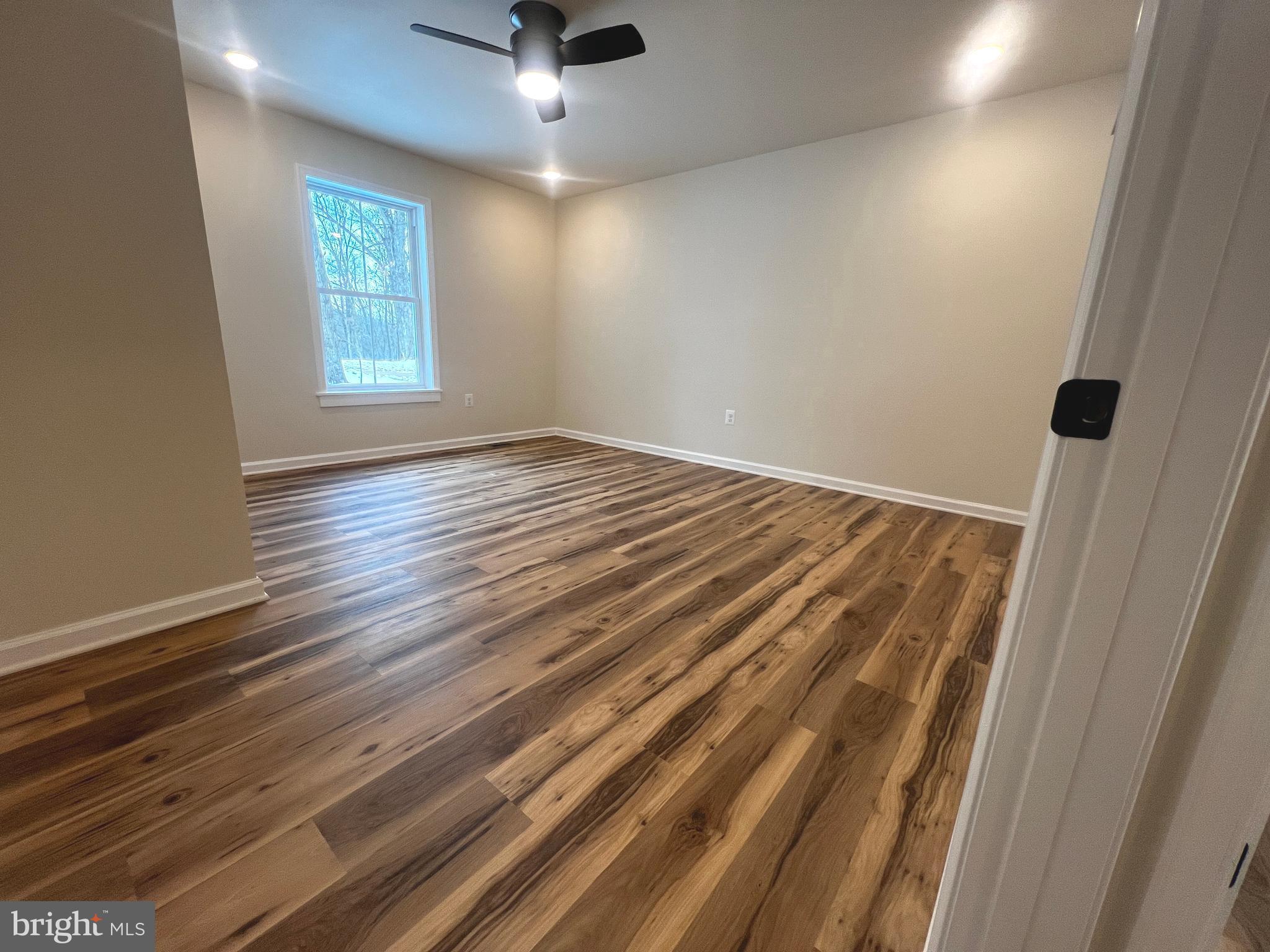 COLONIAL VILLAGE - Residential