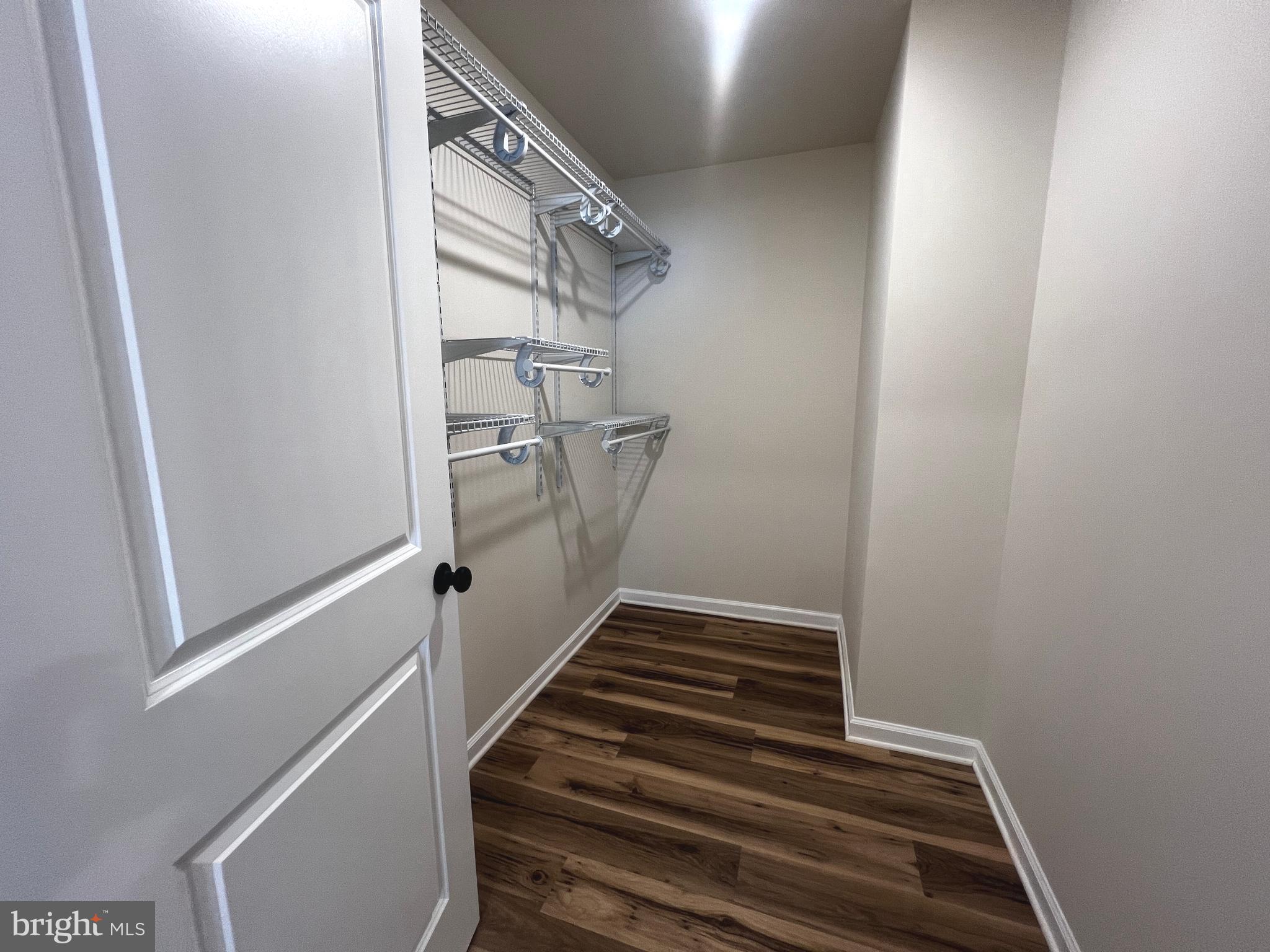 COLONIAL VILLAGE - Residential