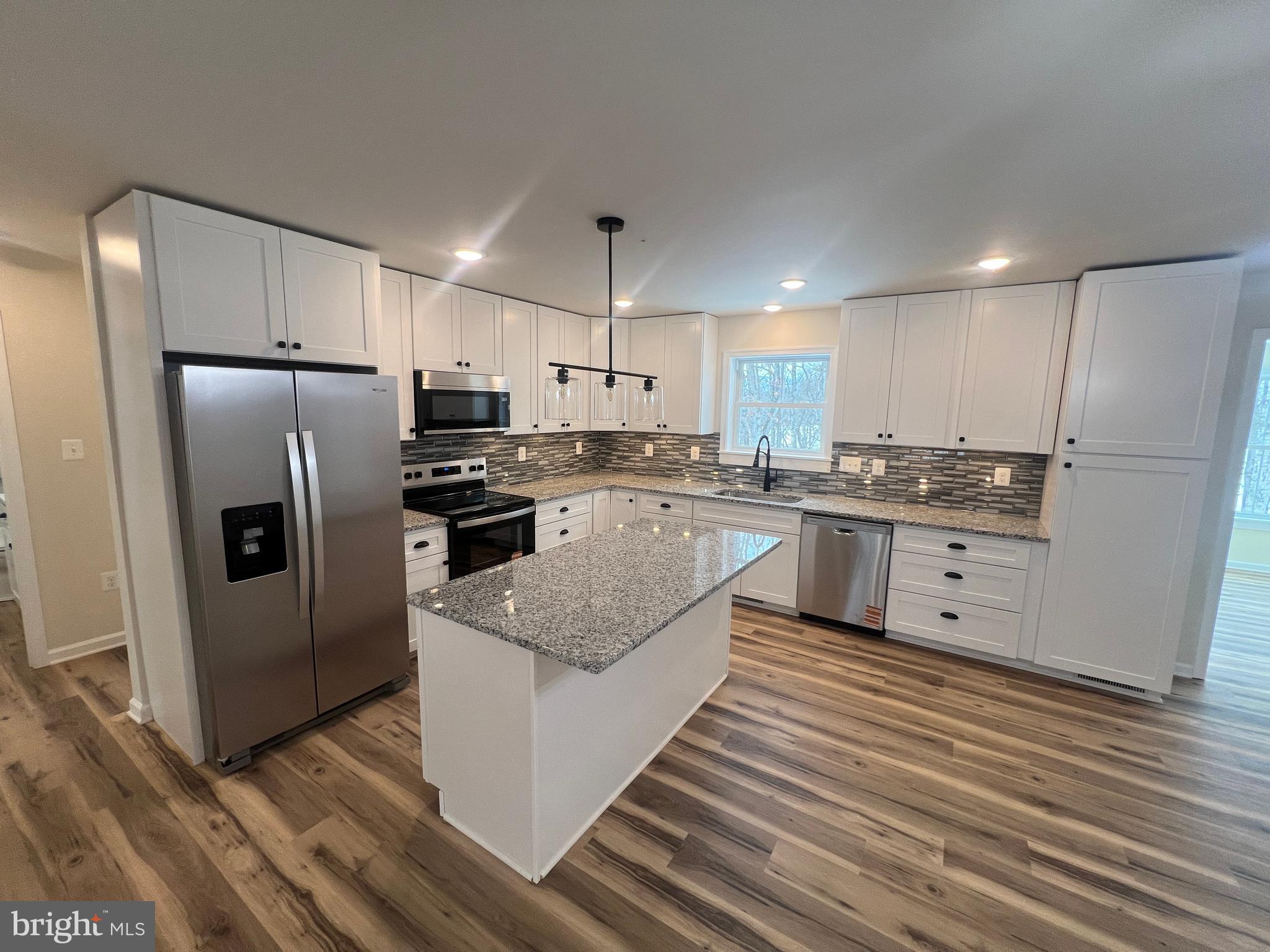 COLONIAL VILLAGE - Residential