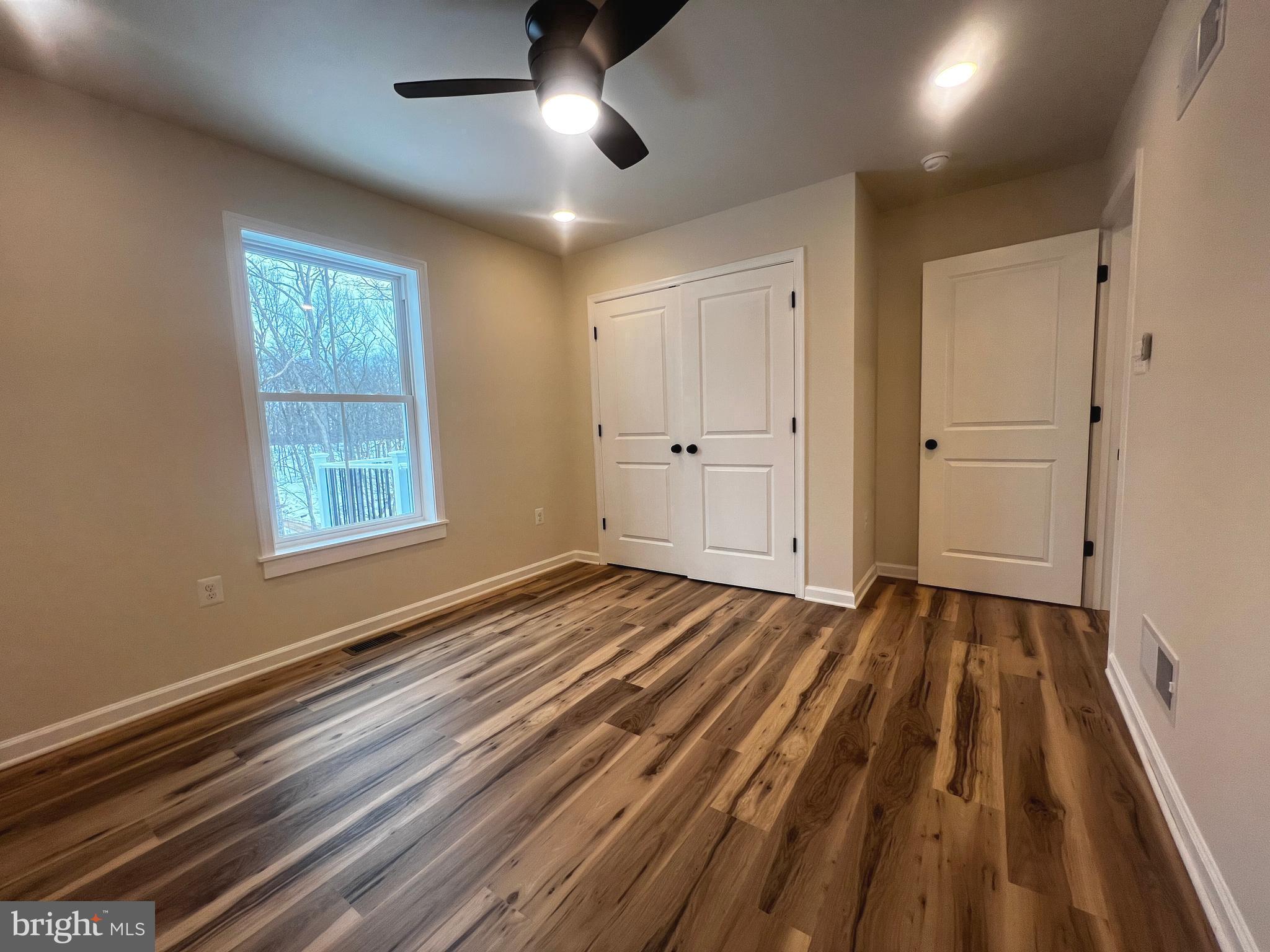 COLONIAL VILLAGE - Residential