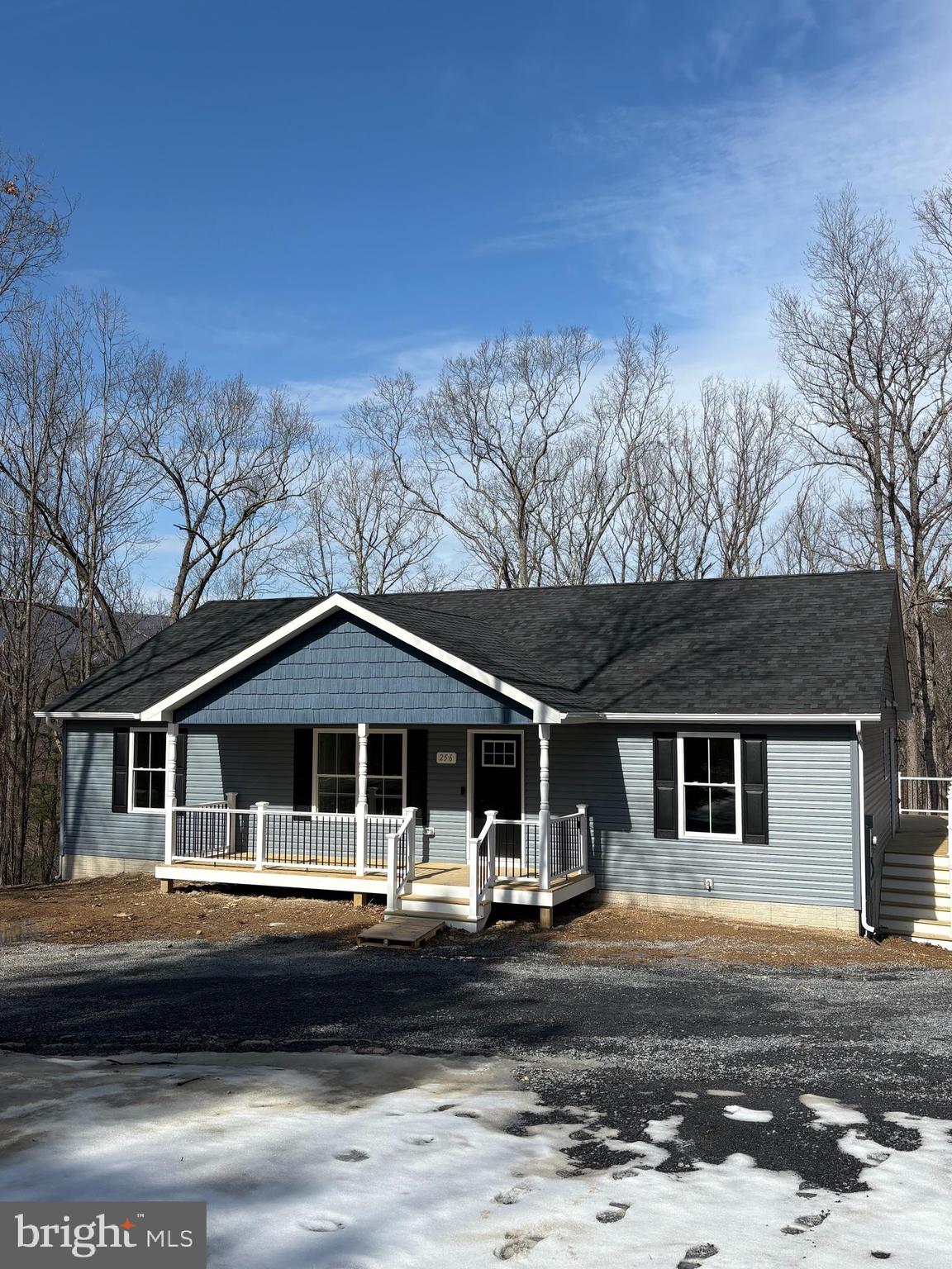 COLONIAL VILLAGE - Residential