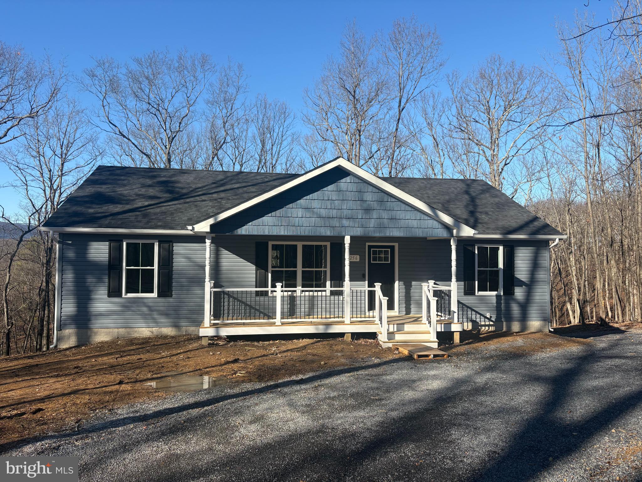 COLONIAL VILLAGE - Residential