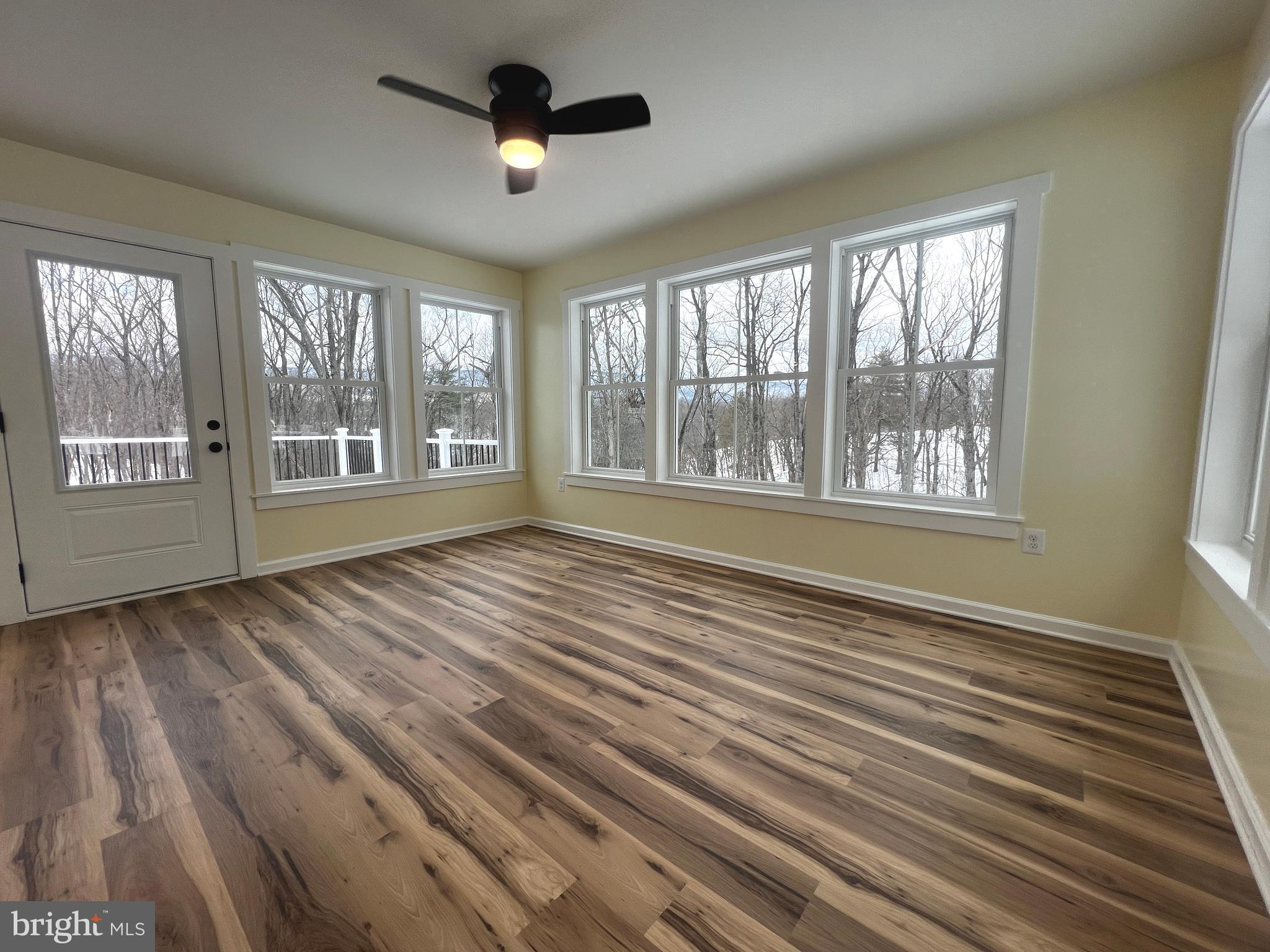 COLONIAL VILLAGE - Residential