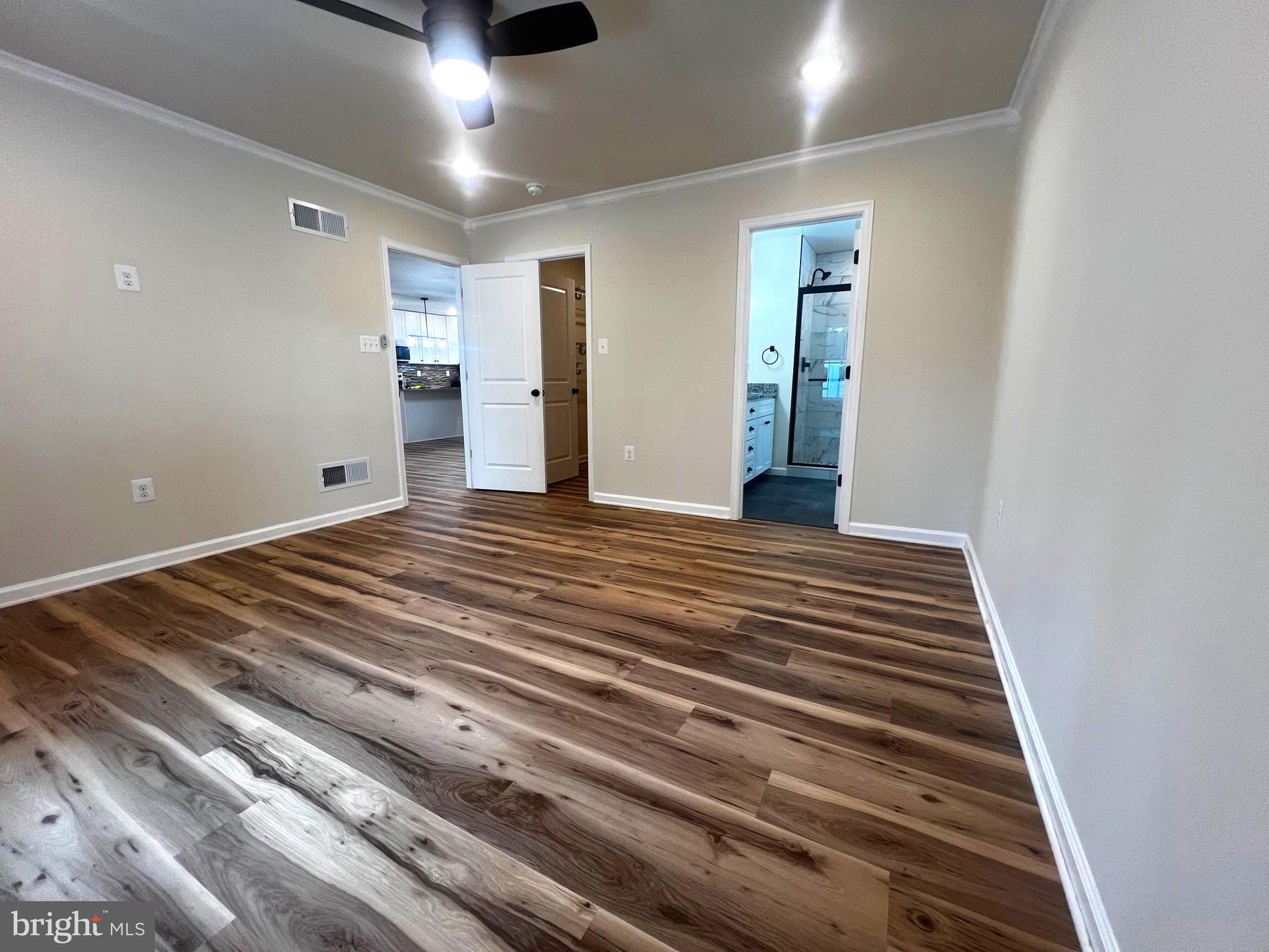 COLONIAL VILLAGE - Residential