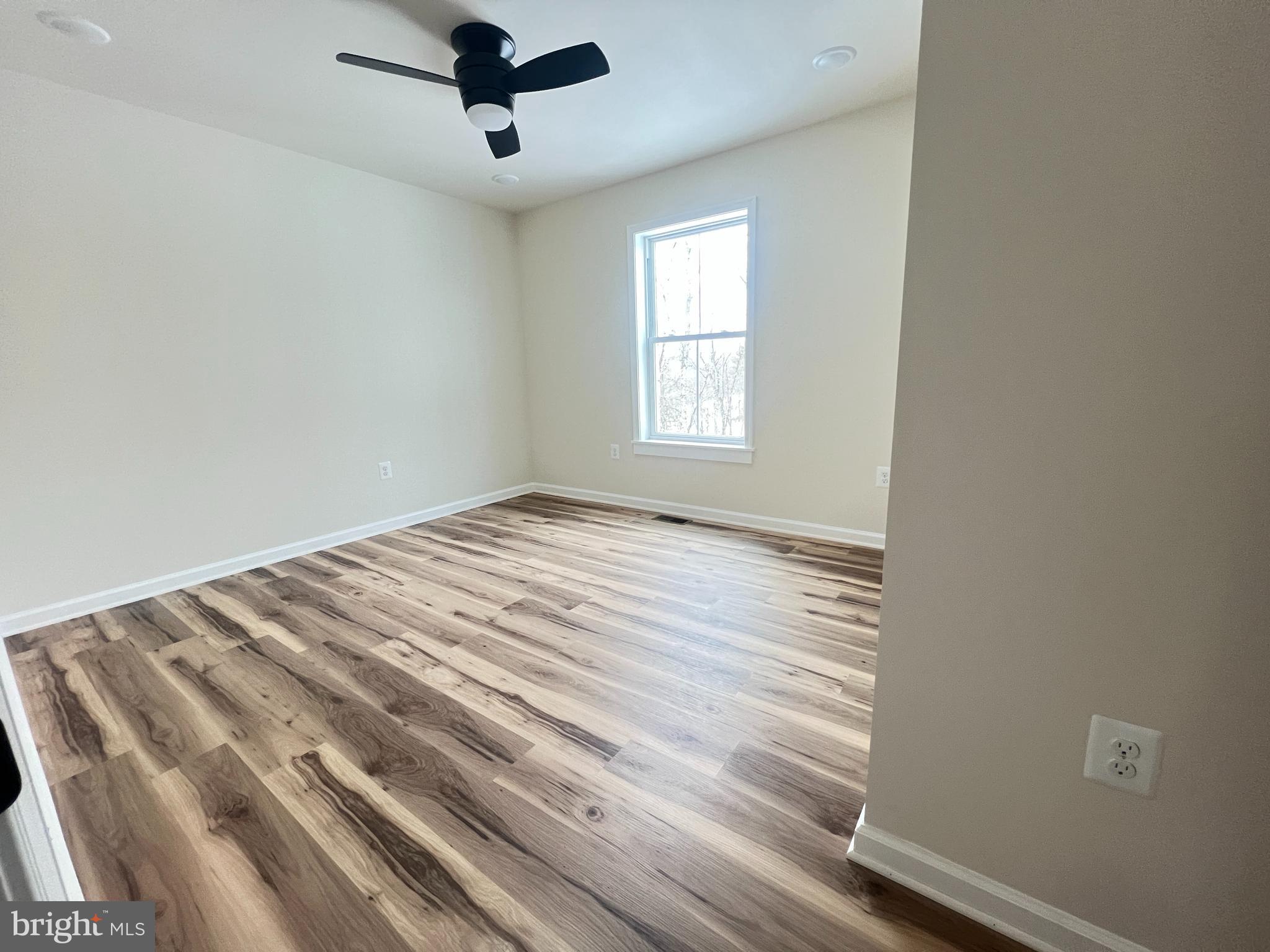 COLONIAL VILLAGE - Residential