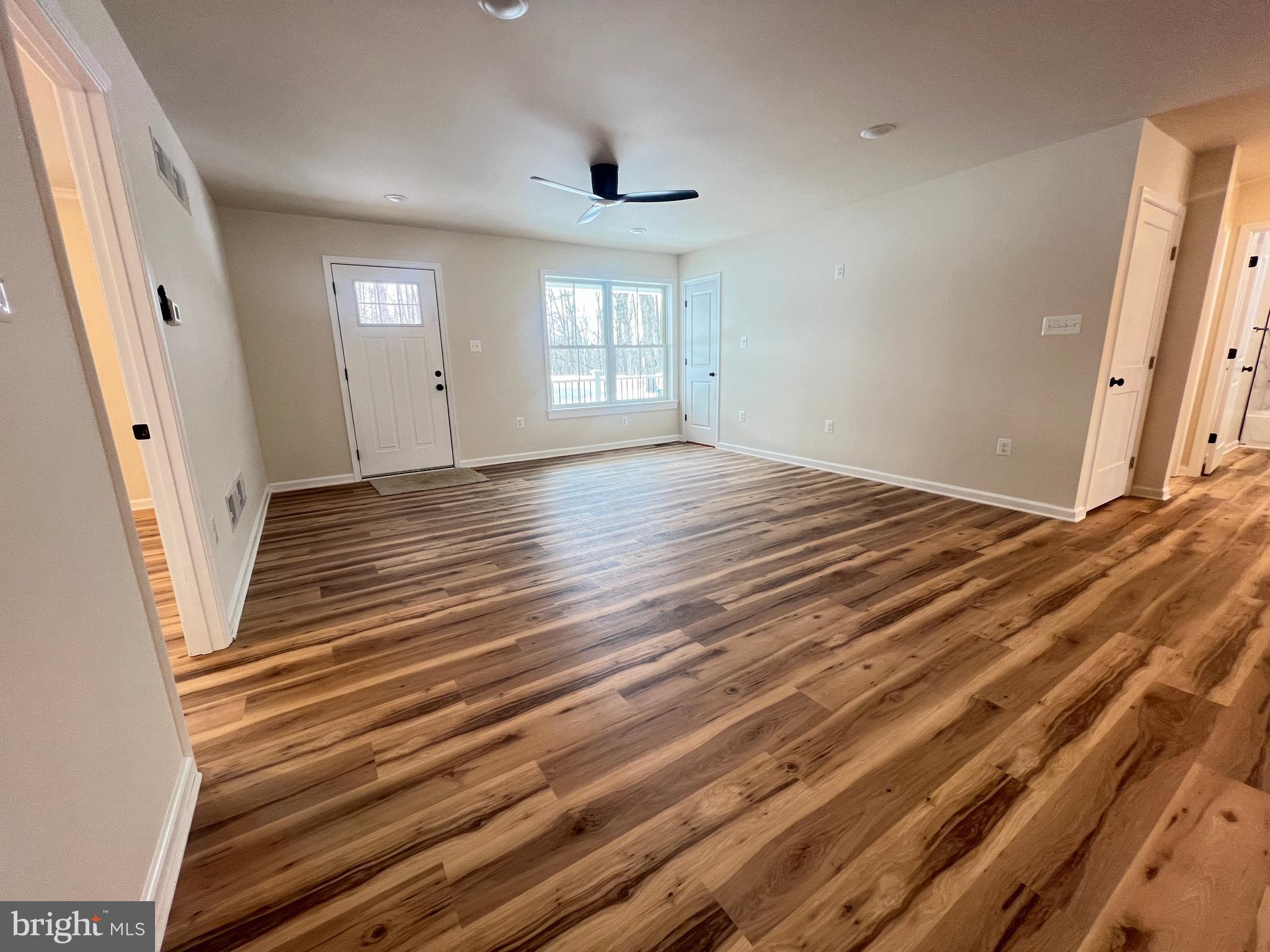 COLONIAL VILLAGE - Residential