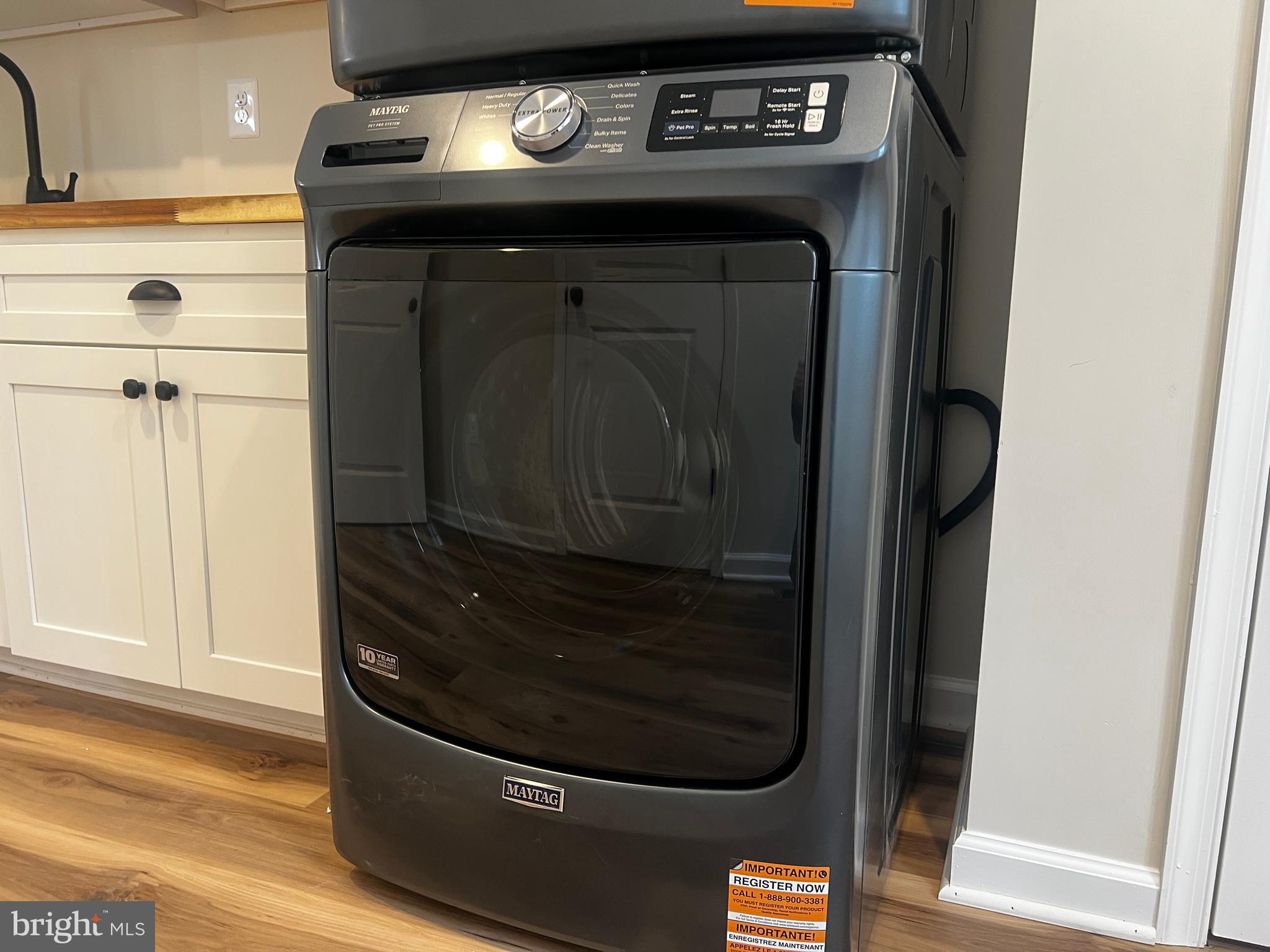 COLONIAL VILLAGE - Residential