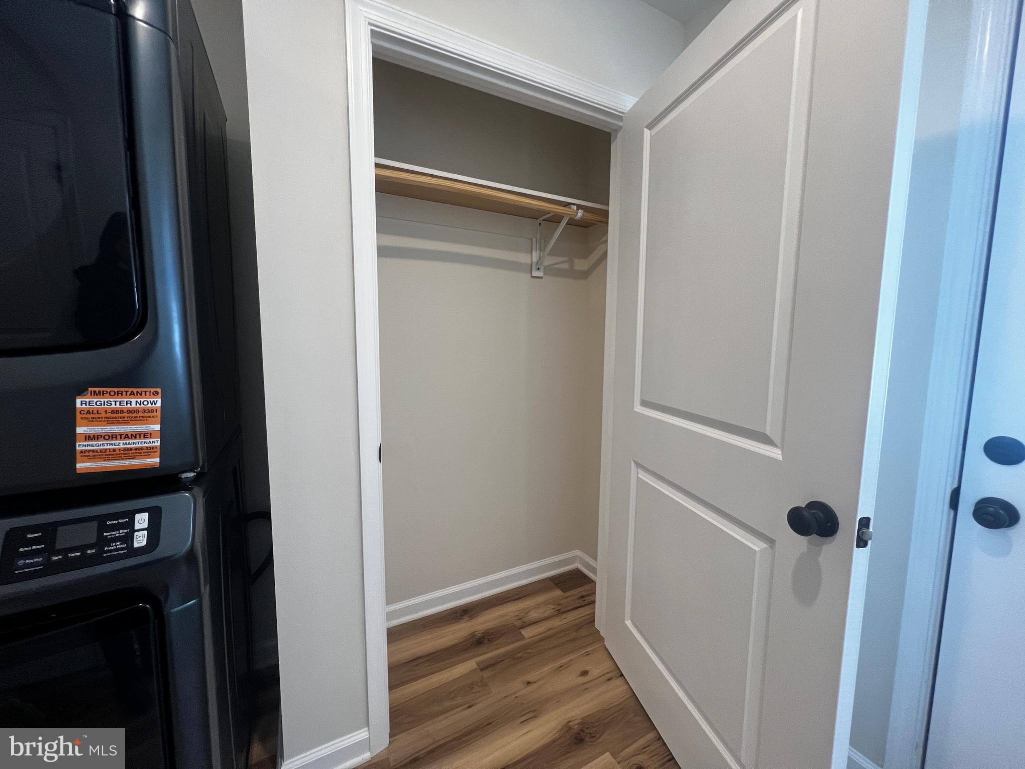 COLONIAL VILLAGE - Residential