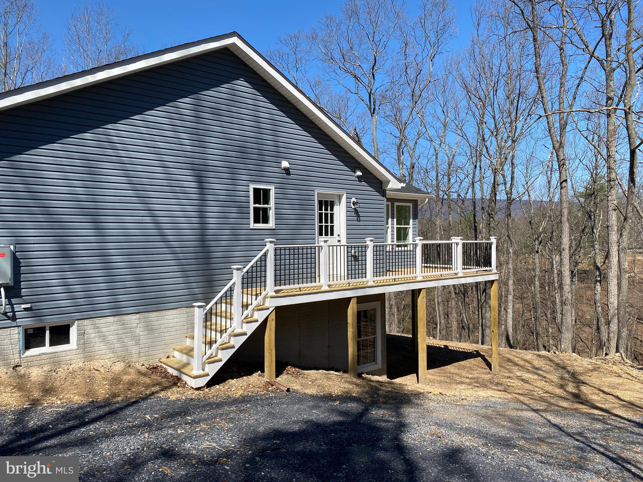 COLONIAL VILLAGE - Residential