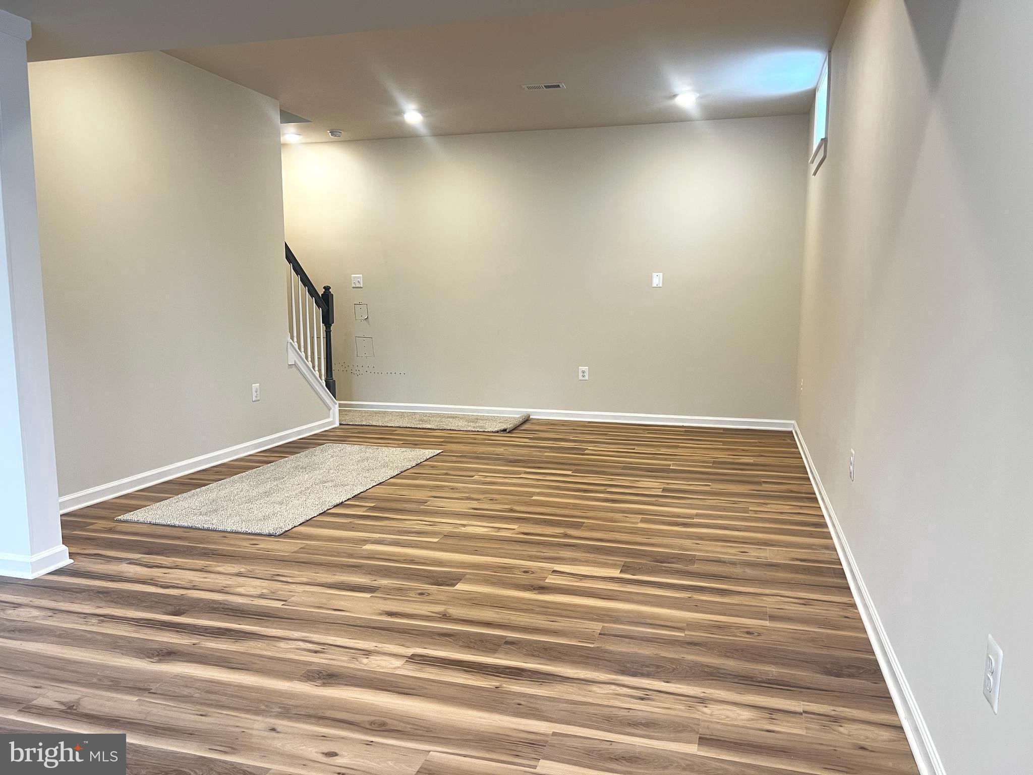 COLONIAL VILLAGE - Residential