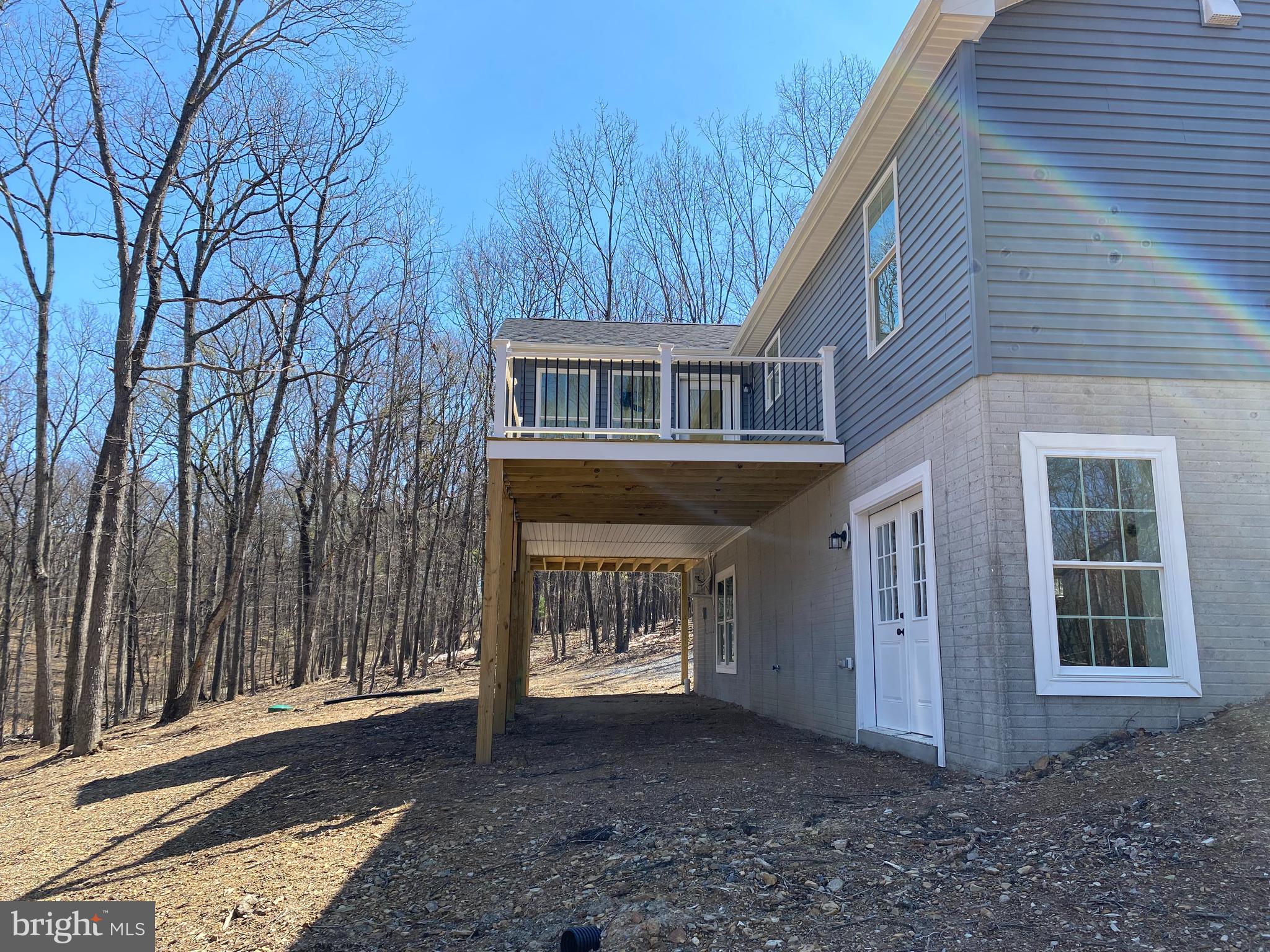 COLONIAL VILLAGE - Residential