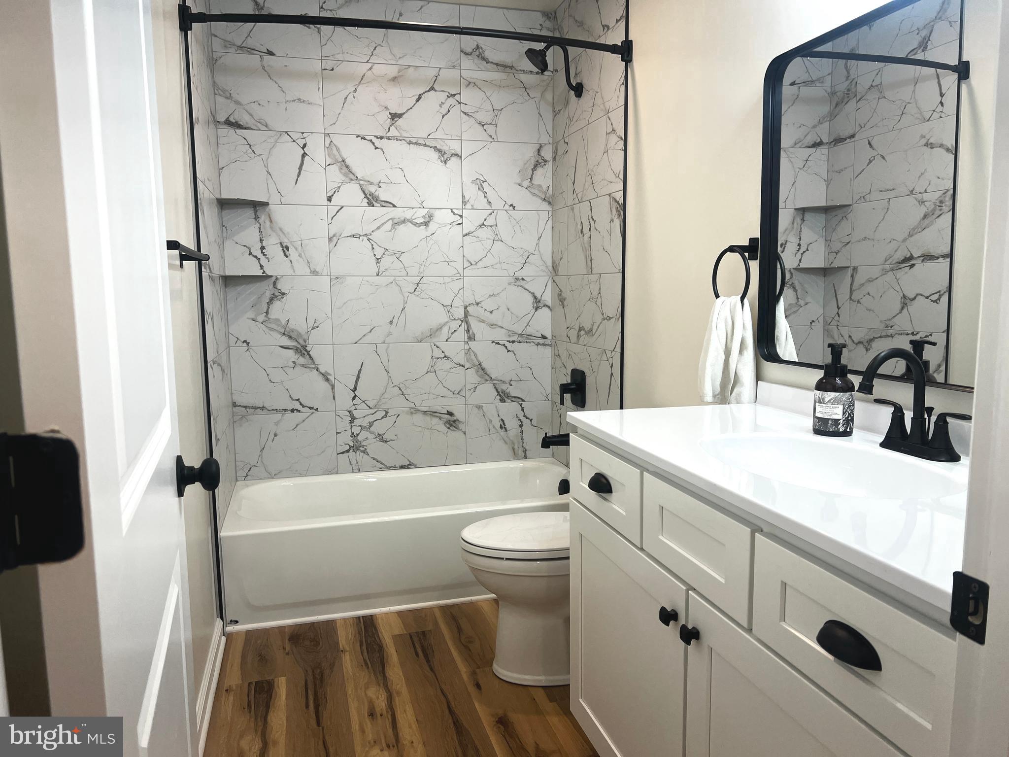 COLONIAL VILLAGE - Residential