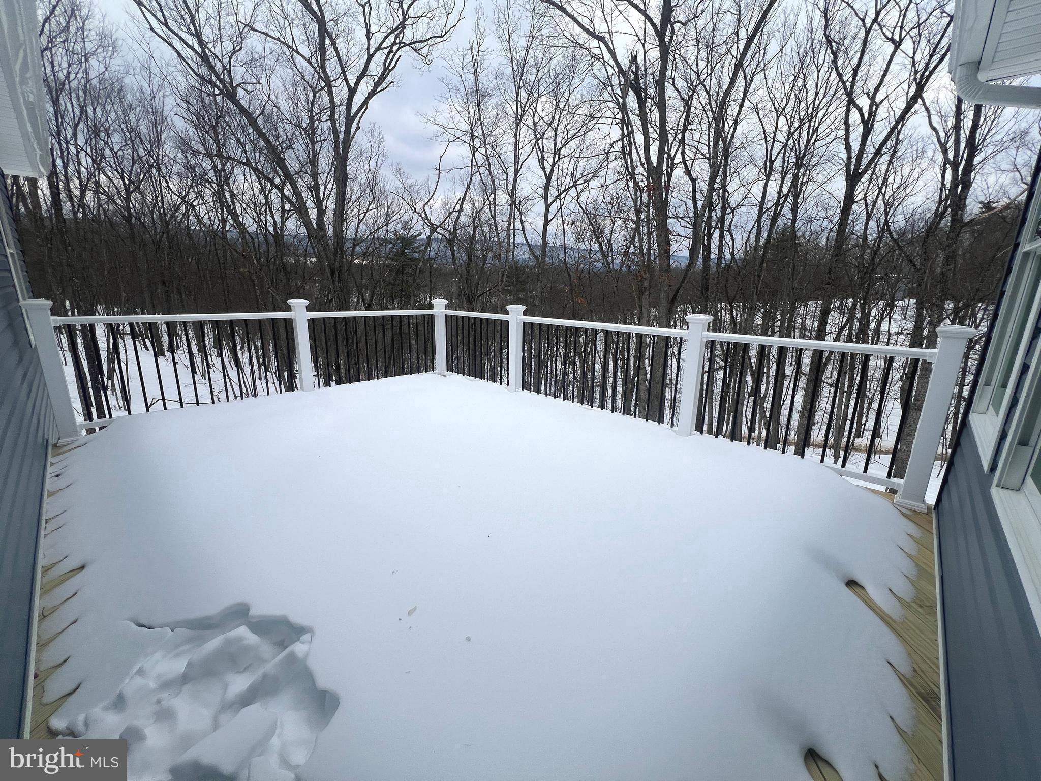 COLONIAL VILLAGE - Residential