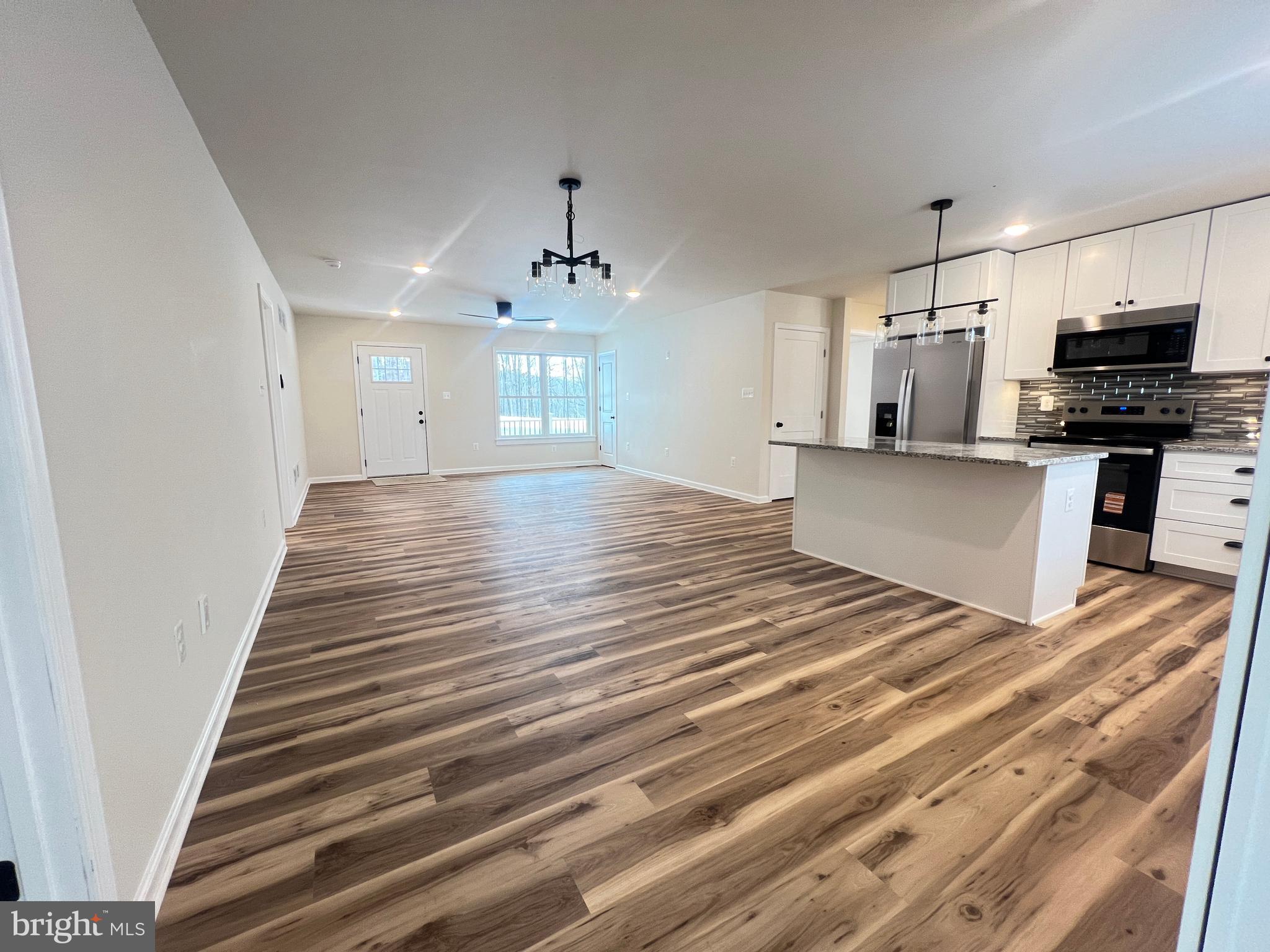 COLONIAL VILLAGE - Residential