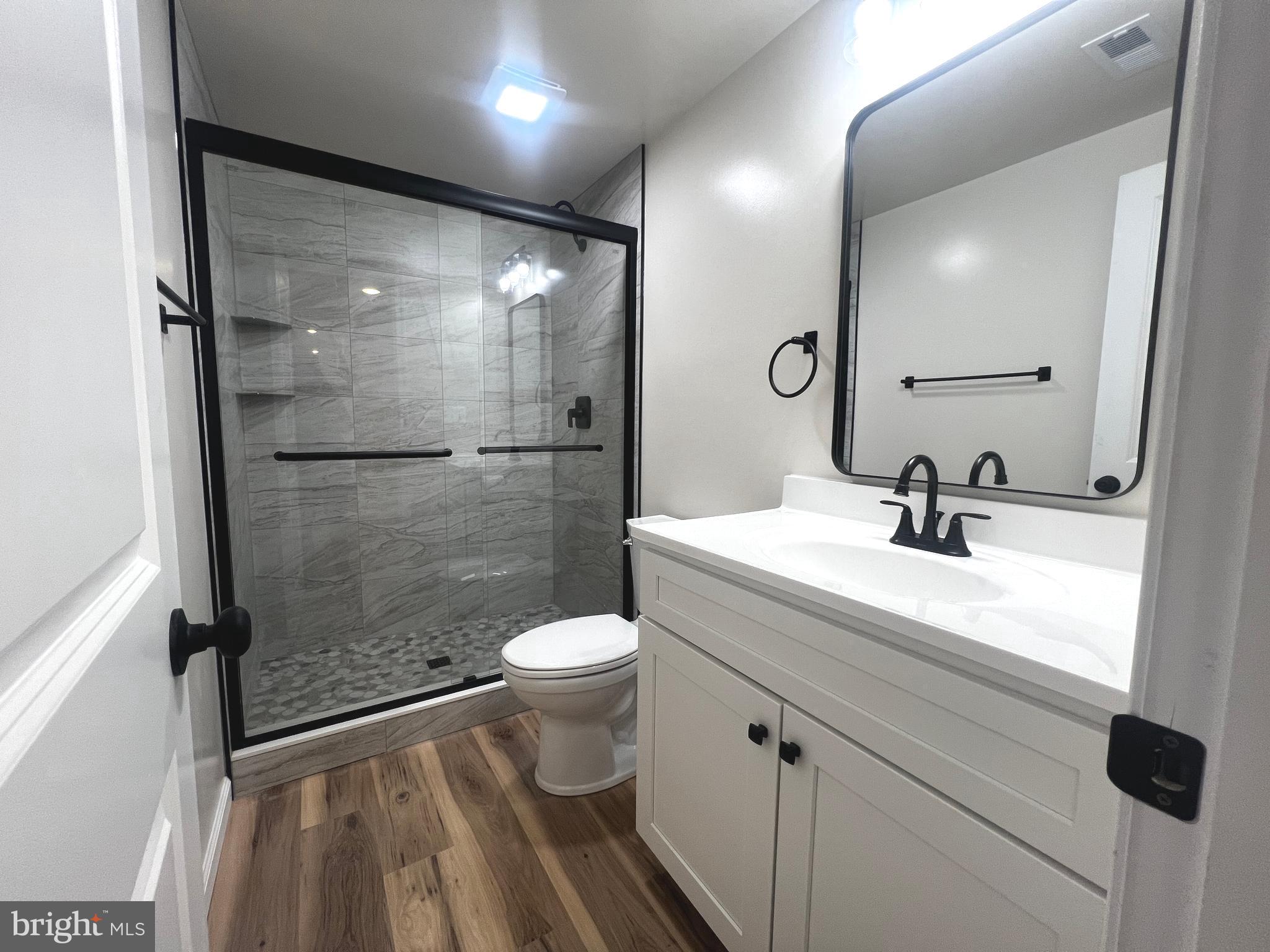 COLONIAL VILLAGE - Residential