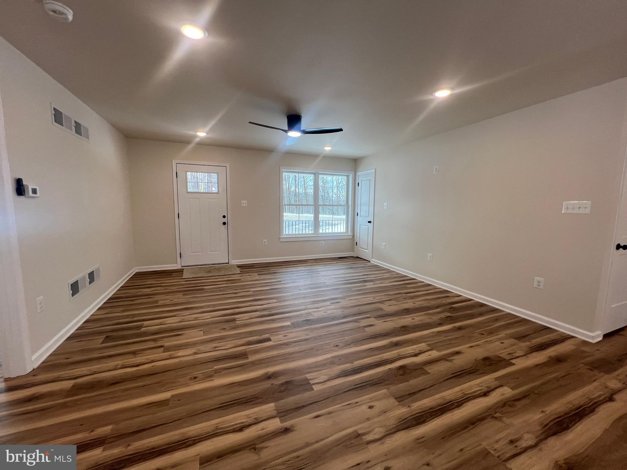 COLONIAL VILLAGE - Residential