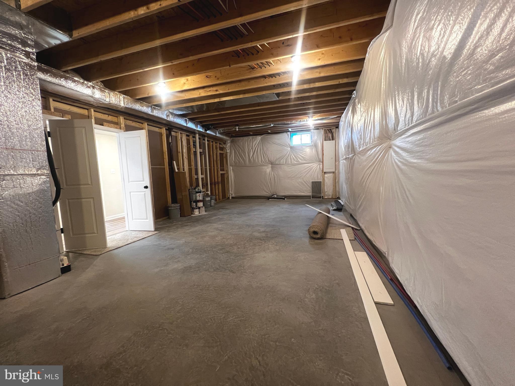 COLONIAL VILLAGE - Residential