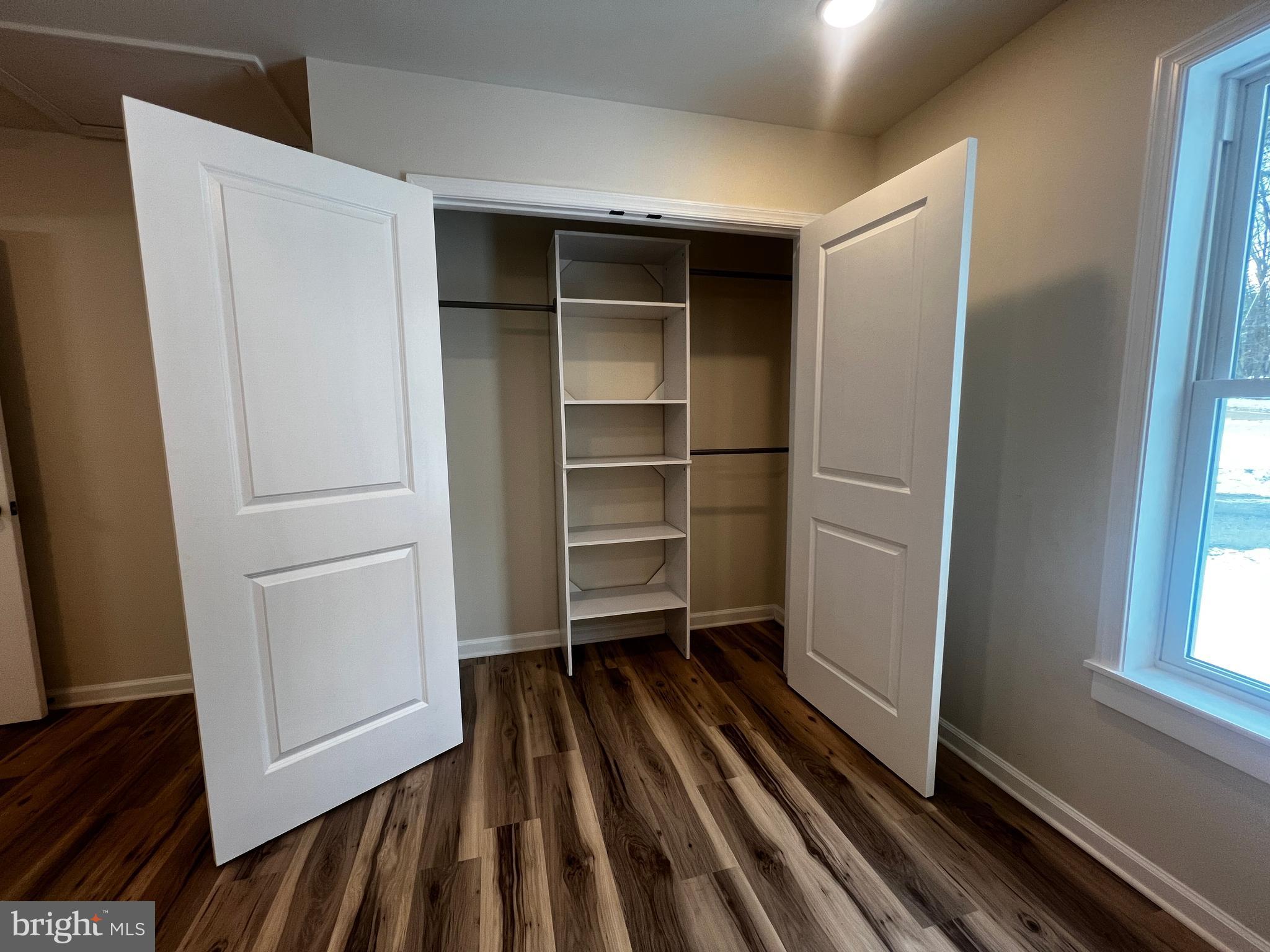 COLONIAL VILLAGE - Residential