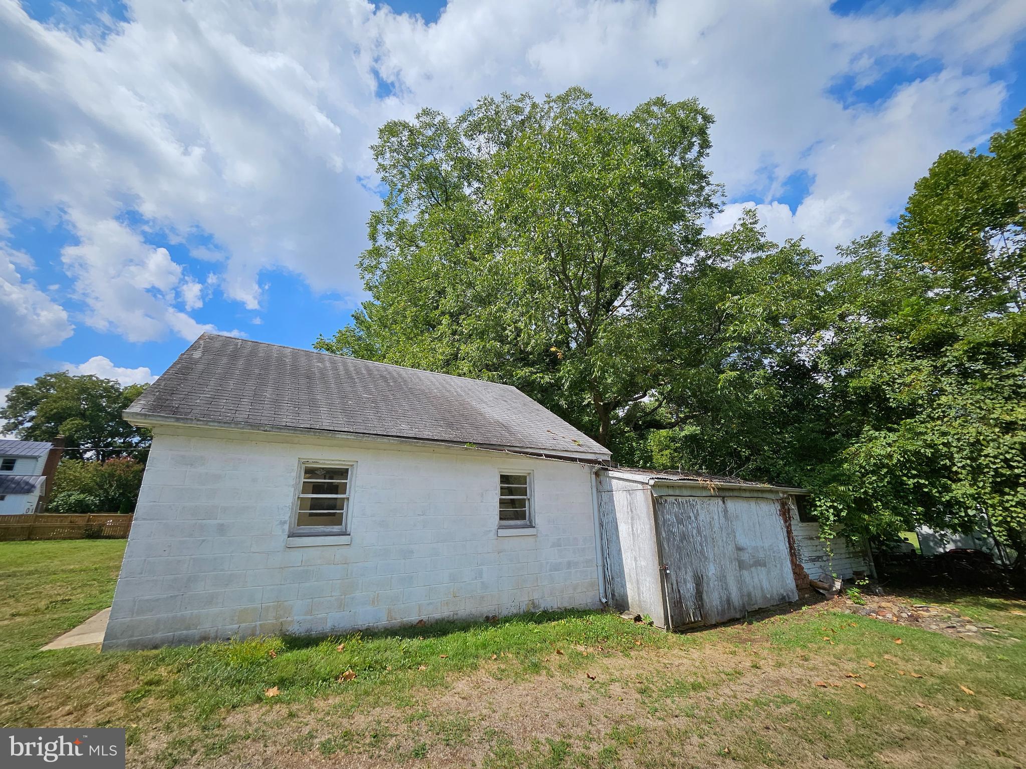 TOWN OF ROUND HILL - Residential
