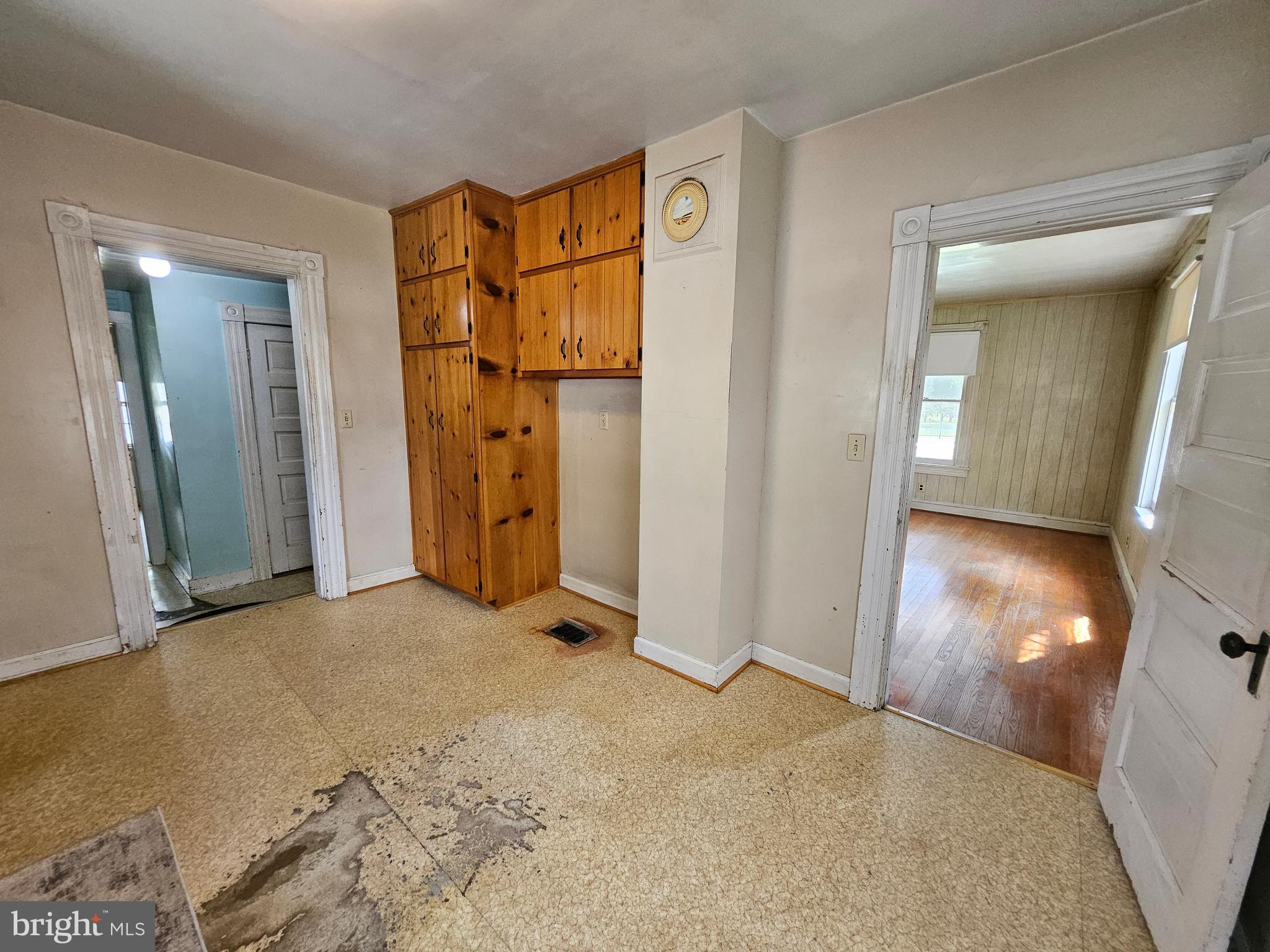 TOWN OF ROUND HILL - Residential